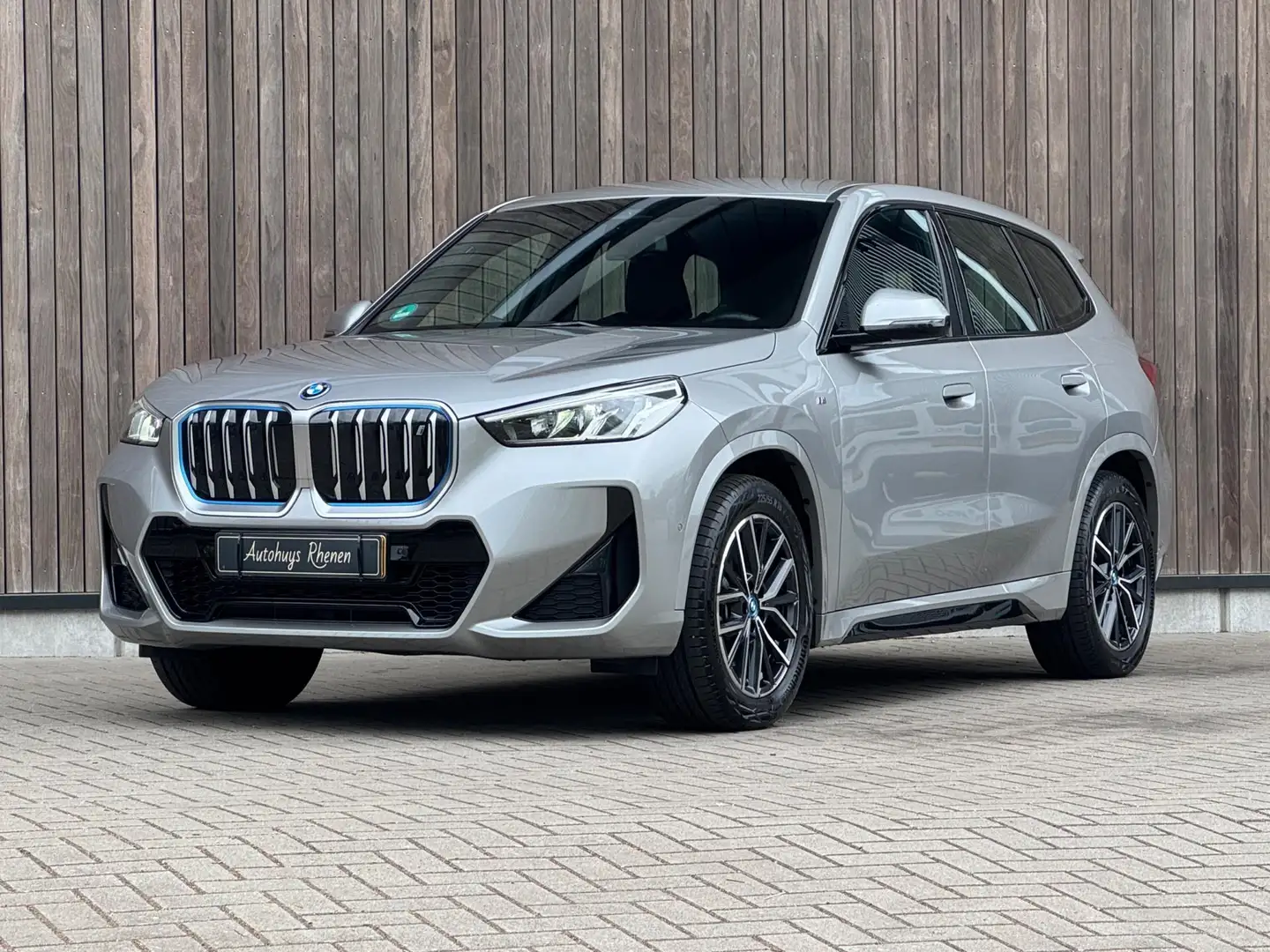 BMW iX1 XDrive30 Launch Edition 67 kWh / M-Sport / Leder / Gri - 2