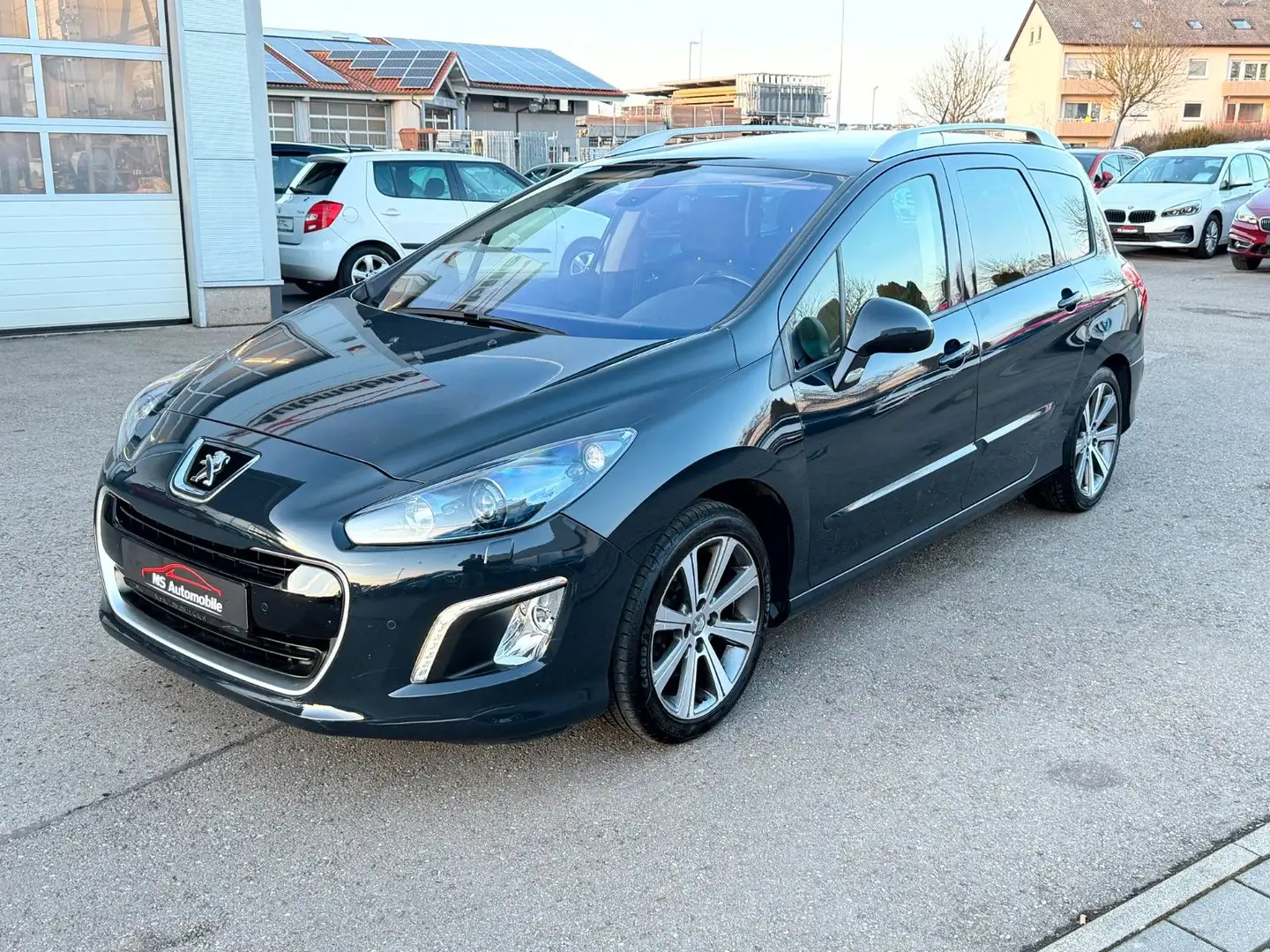 Peugeot 308 1.6 Aut. SW Allure_Xenon_KlimAut_Pano_Navi Grau - 1