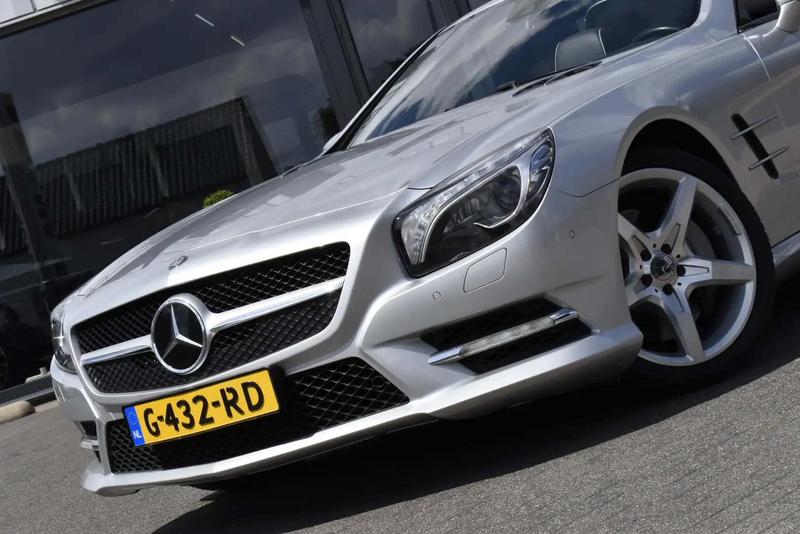 Mercedes-Benz SL 500 AMG MAGIC SKY DISTRONIC Šedá - 2