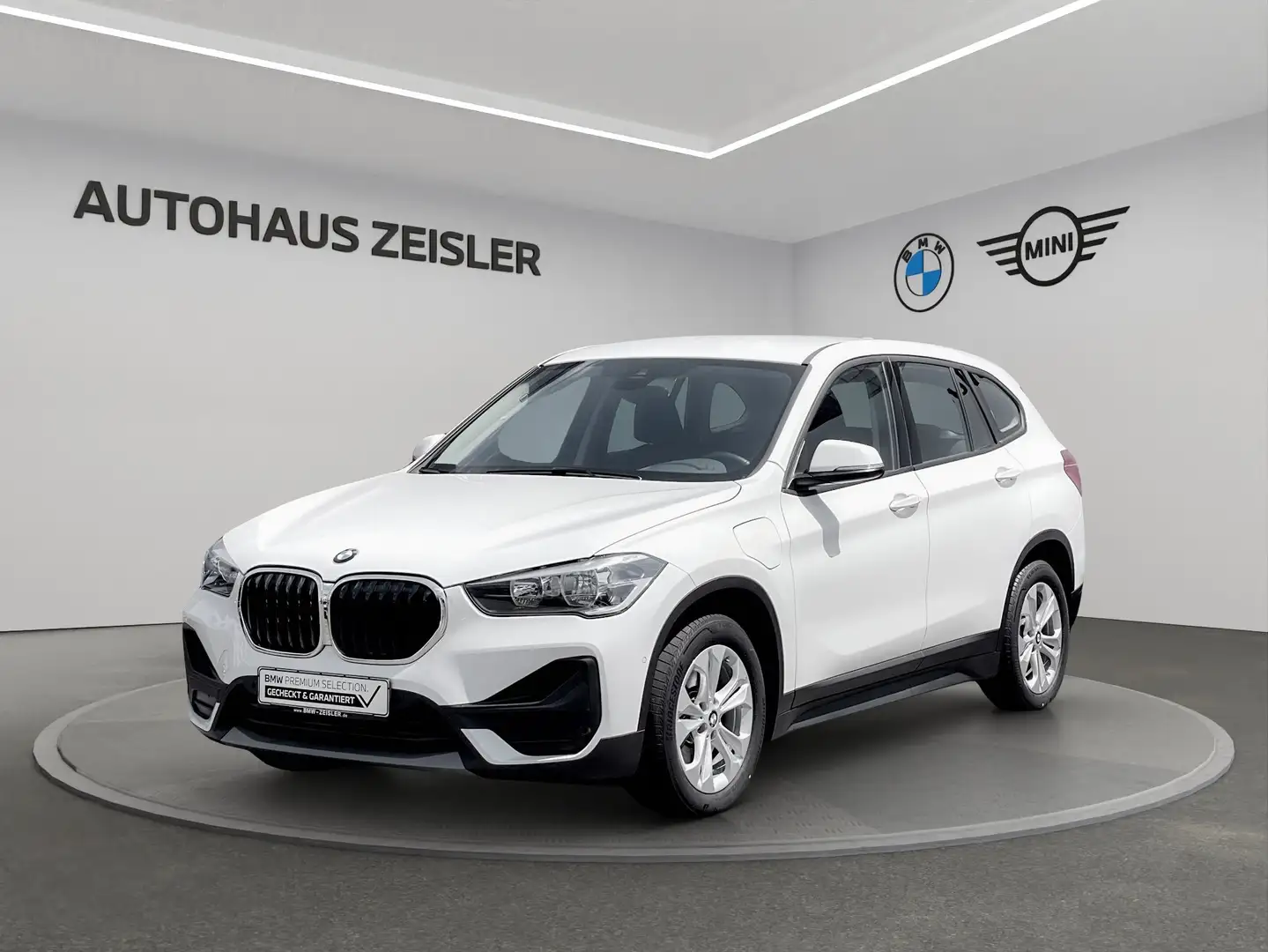 BMW X1 xDrive25e Navi Parkassistent PDC Tempomat Weiß - 1