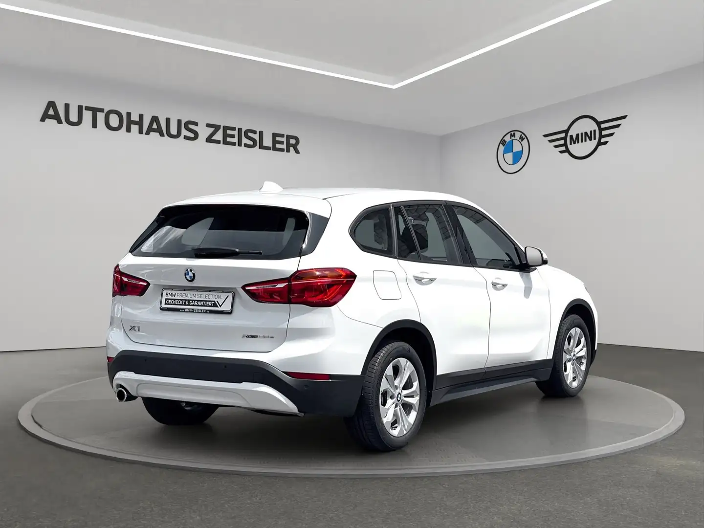 BMW X1 xDrive25e Navi Parkassistent PDC Tempomat Weiß - 2