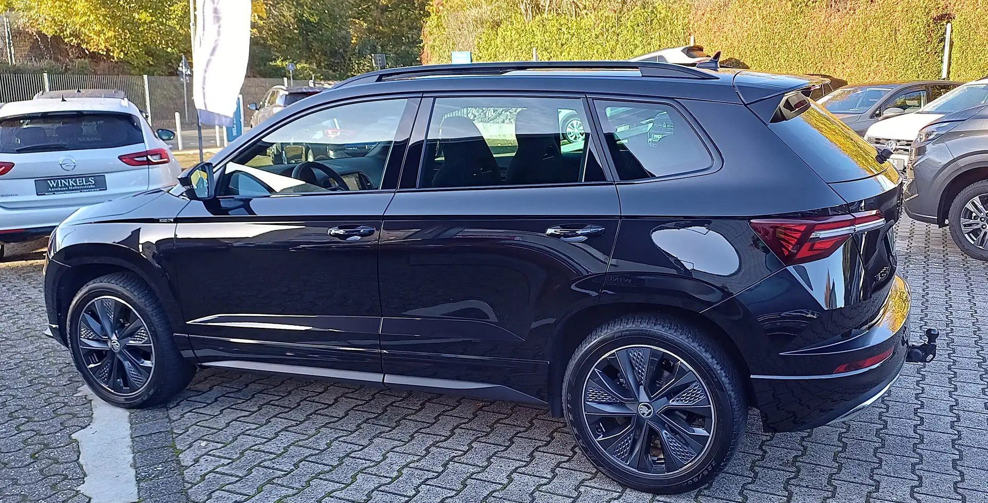 Skoda Karoq Karoq 4x4 Sportline-Navi-Leder-Panorama-AHK-SH-18" Schwarz - 2