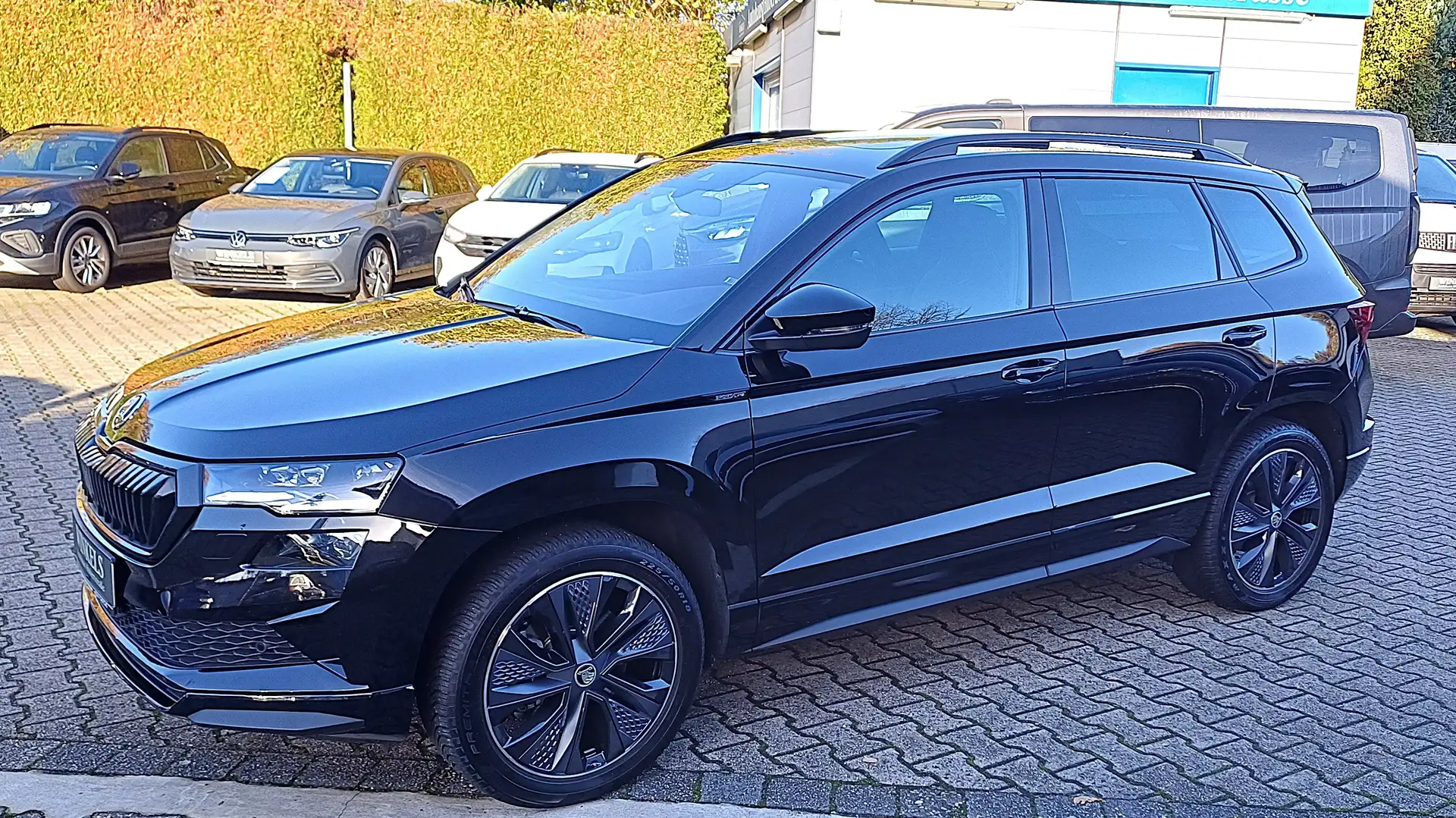 Skoda Karoq Karoq 4x4 Sportline-Navi-Leder-Panorama-AHK-SH-18" Schwarz - 1