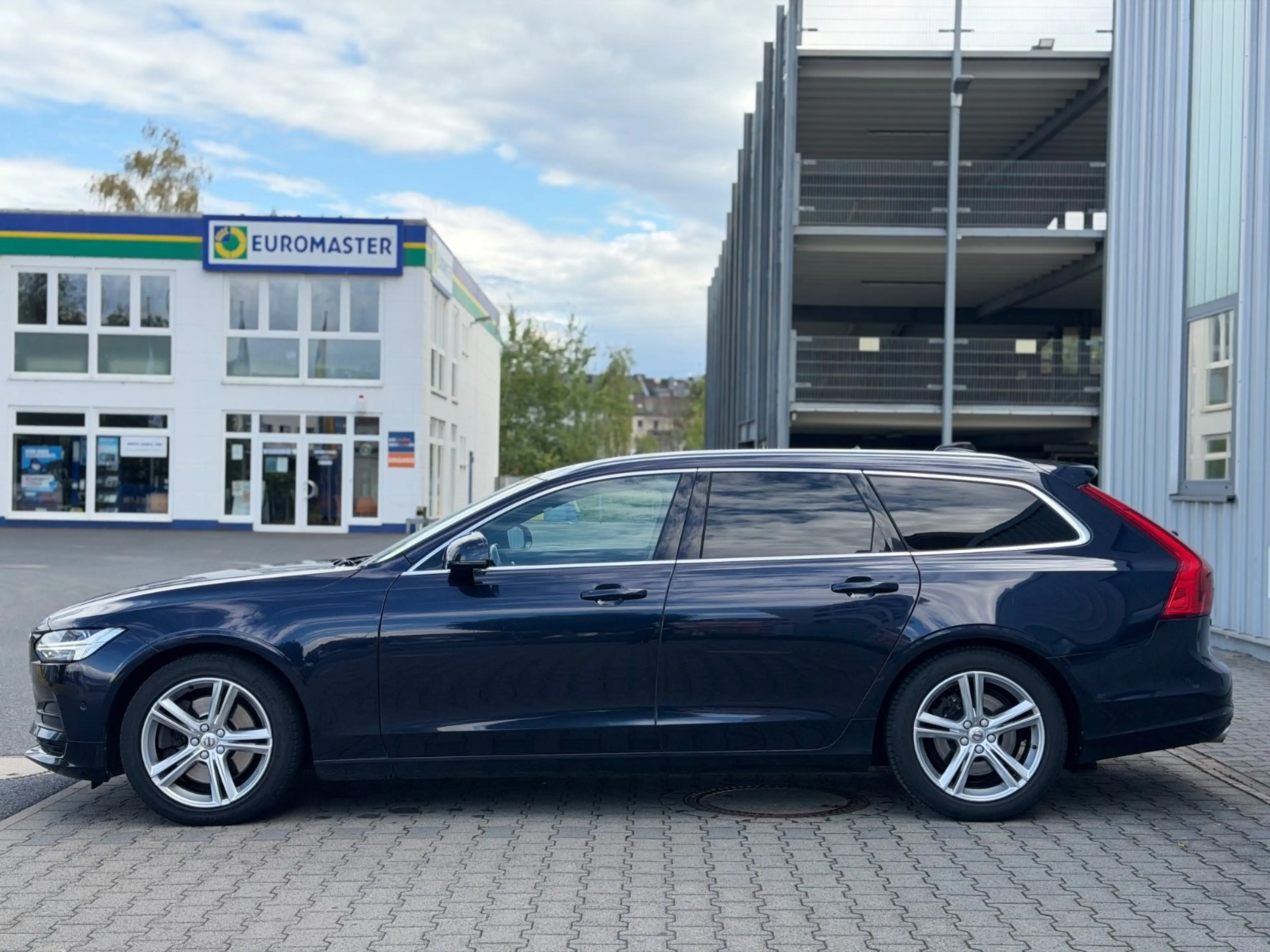Volvo V90 Kombi AWD Leder ACC Spur AHK DAB 173kw — photo 12