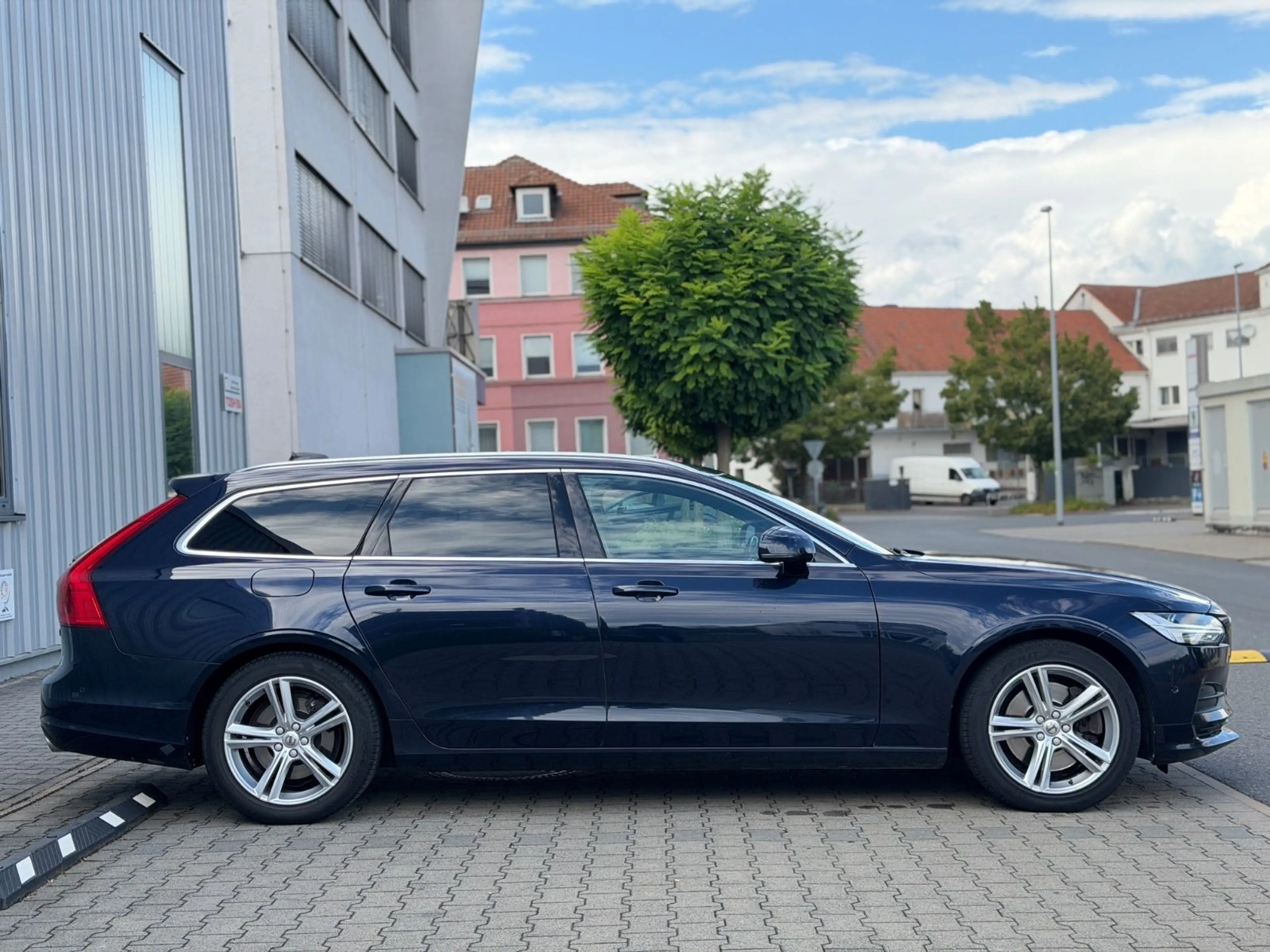Volvo V90 Kombi AWD Leder ACC Spur AHK DAB 173kw — photo 9