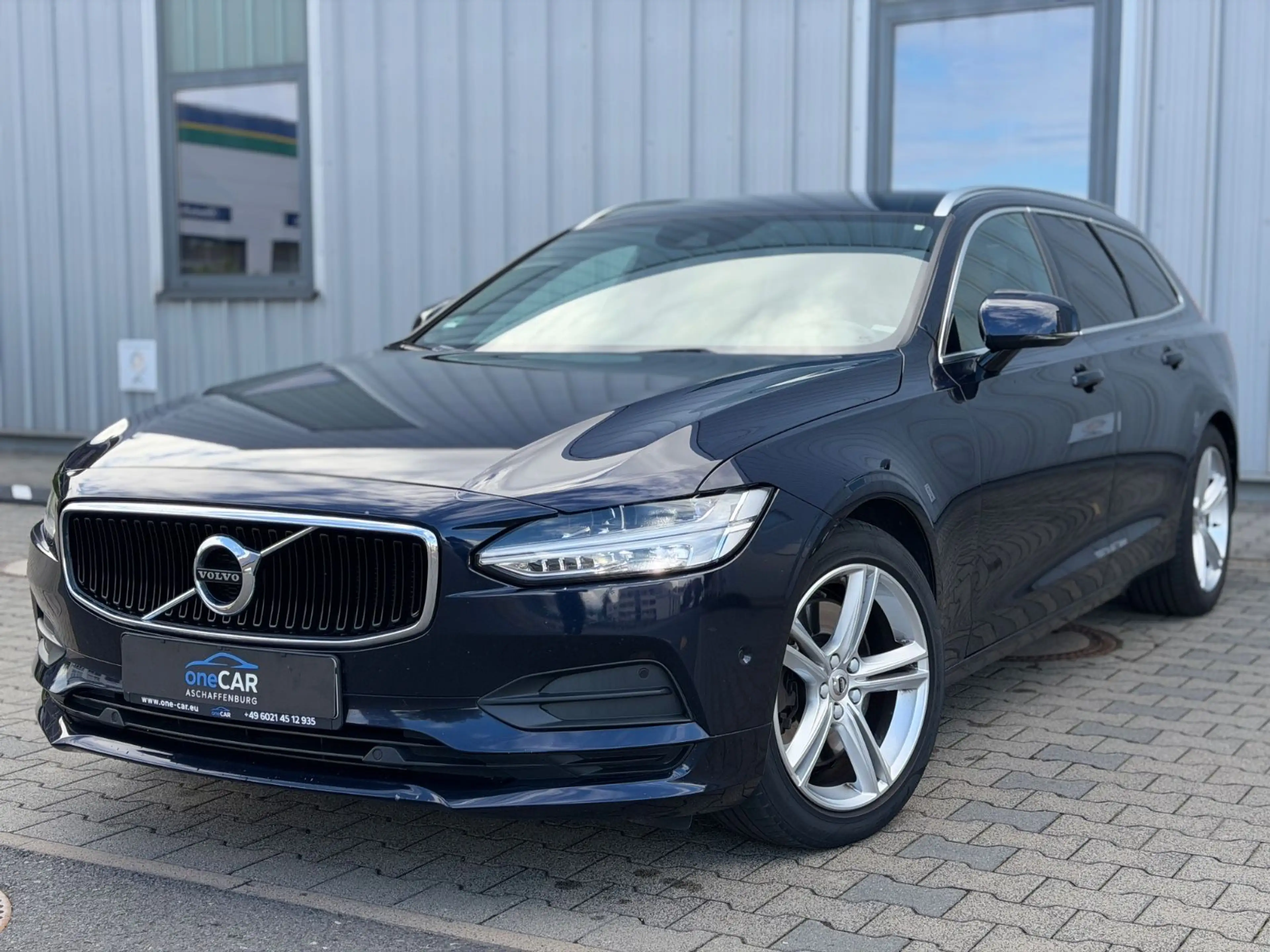 Volvo V90 Kombi AWD Leder ACC Spur AHK DAB 173kw
