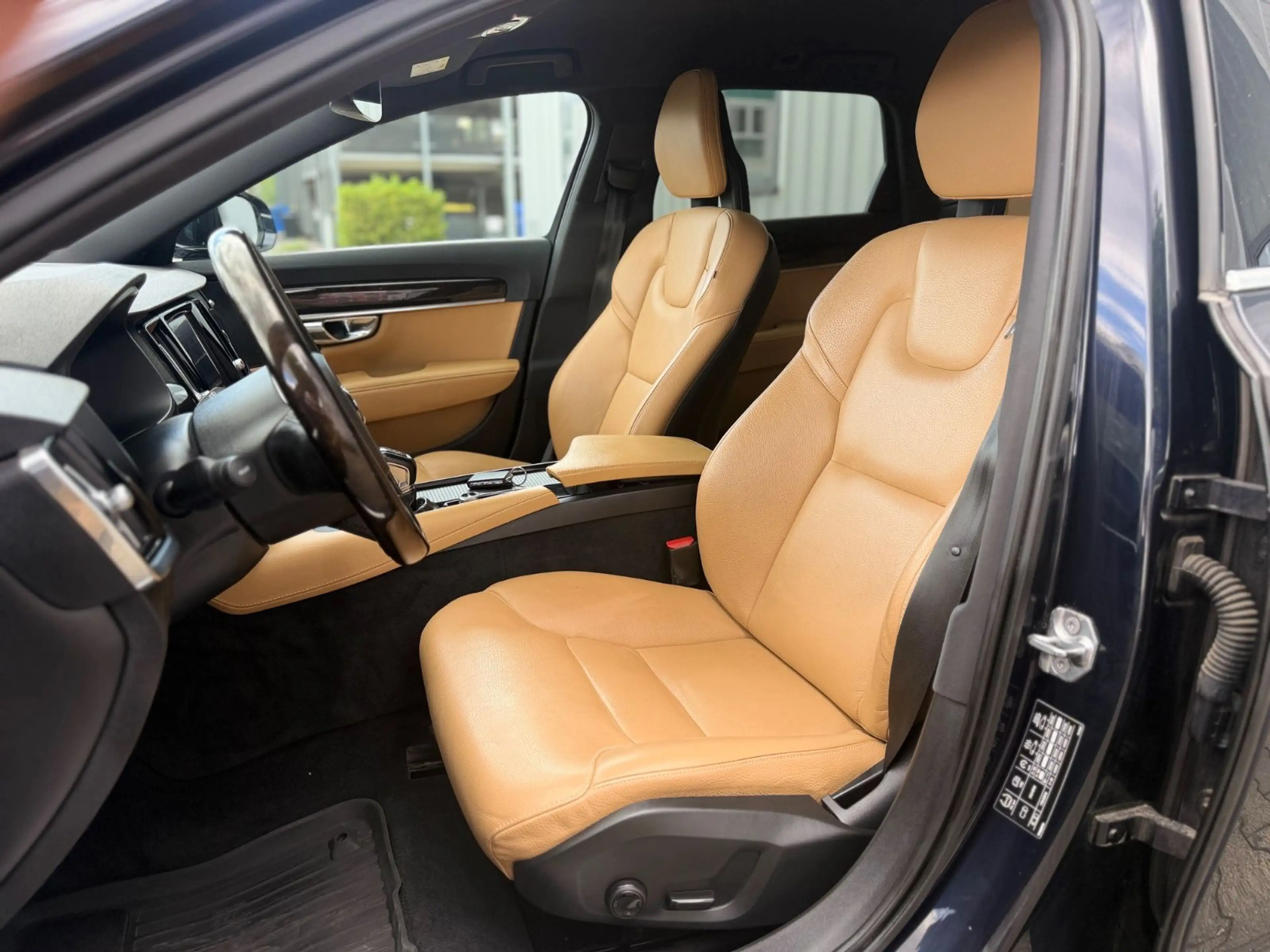 Volvo V90 Kombi AWD Leder ACC Spur AHK DAB 173kw — photo 14
