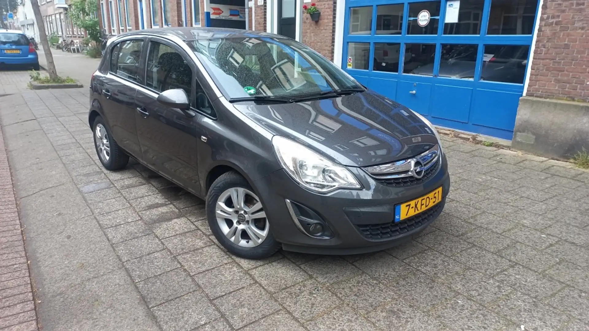 Opel Corsa 1.4-16V Ann. Edition Grijs - 1