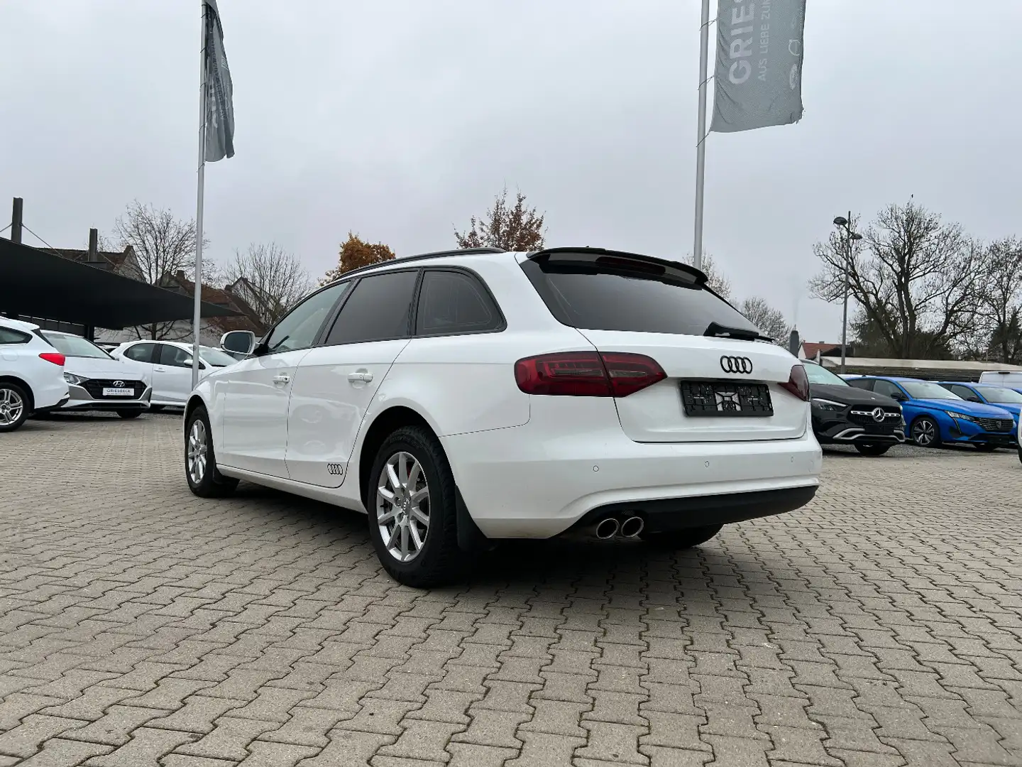 Audi A4 Avant 2.0 TDI clean diesel *Bi-Xenon Navi* Weiß - 2