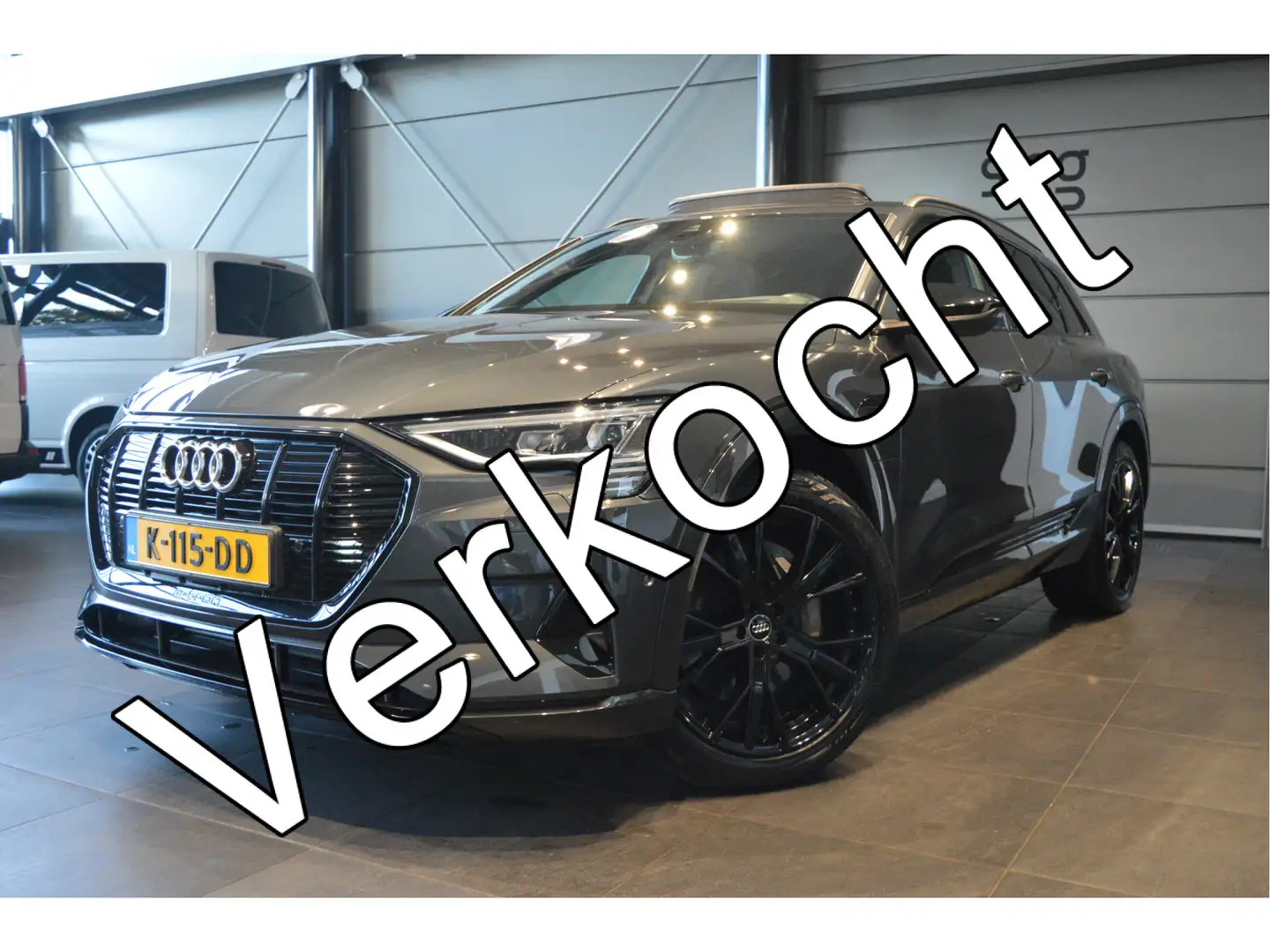 Audi e-tron 50 quattro 3X S-line head up pano camera trekhaak Grau - 1