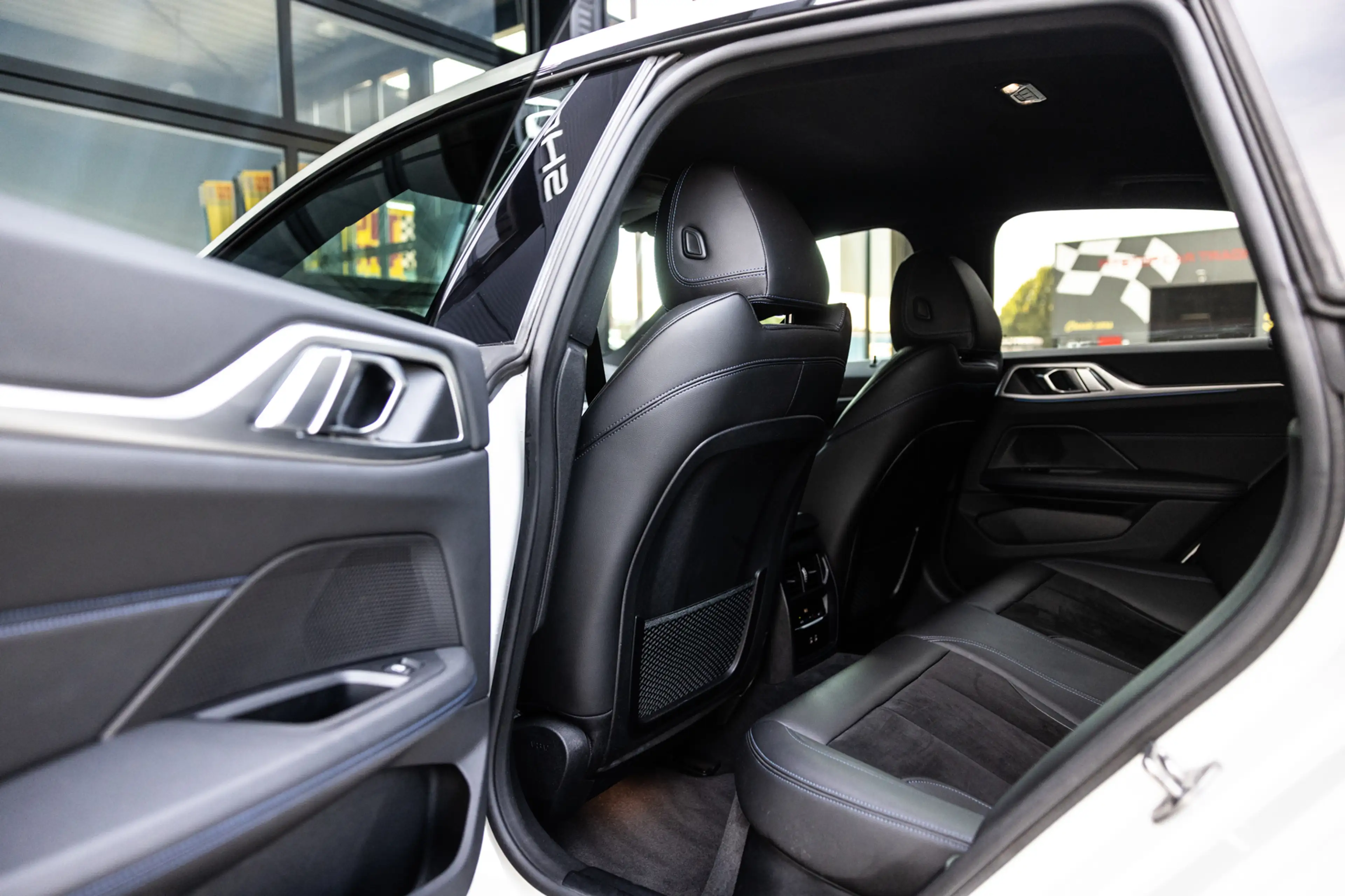BMW i4 EDrive40 84 kWh, M-Sport, Adaptive Cruise, BTW, De — photo 12