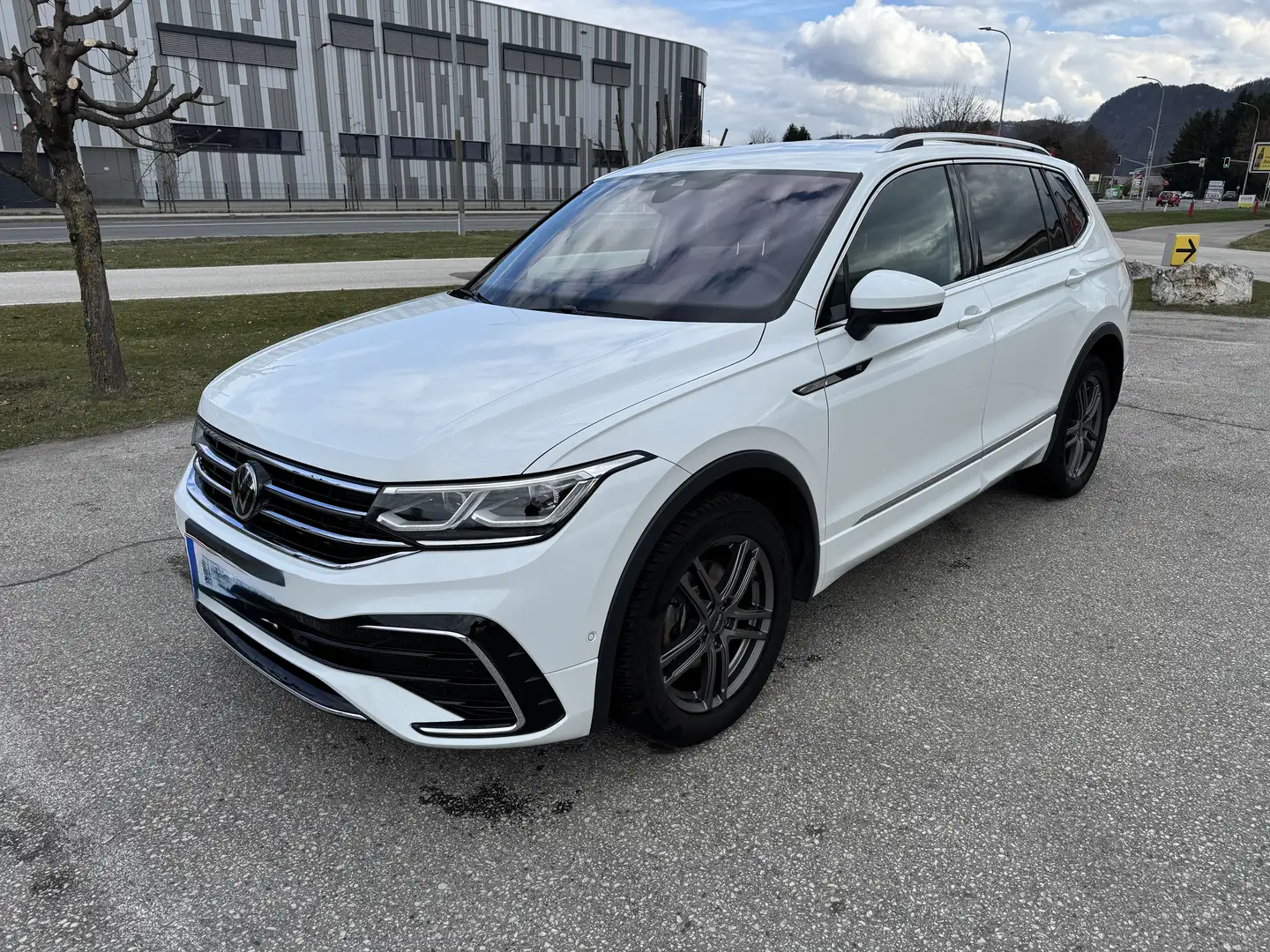 Volkswagen Tiguan Allspace 2,0 TDI SCR DSG 4Motion R-Line - 2