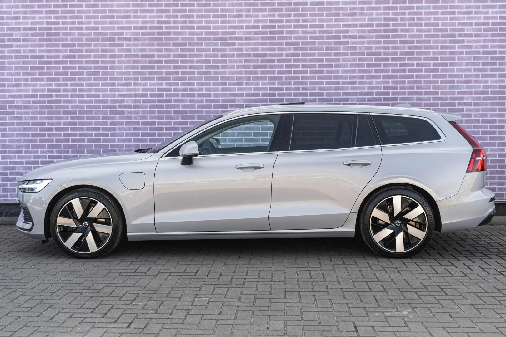 Volvo V60 T6 Plug-in hybrid AWD Ultimate Bright | Google | L Grijs - 2