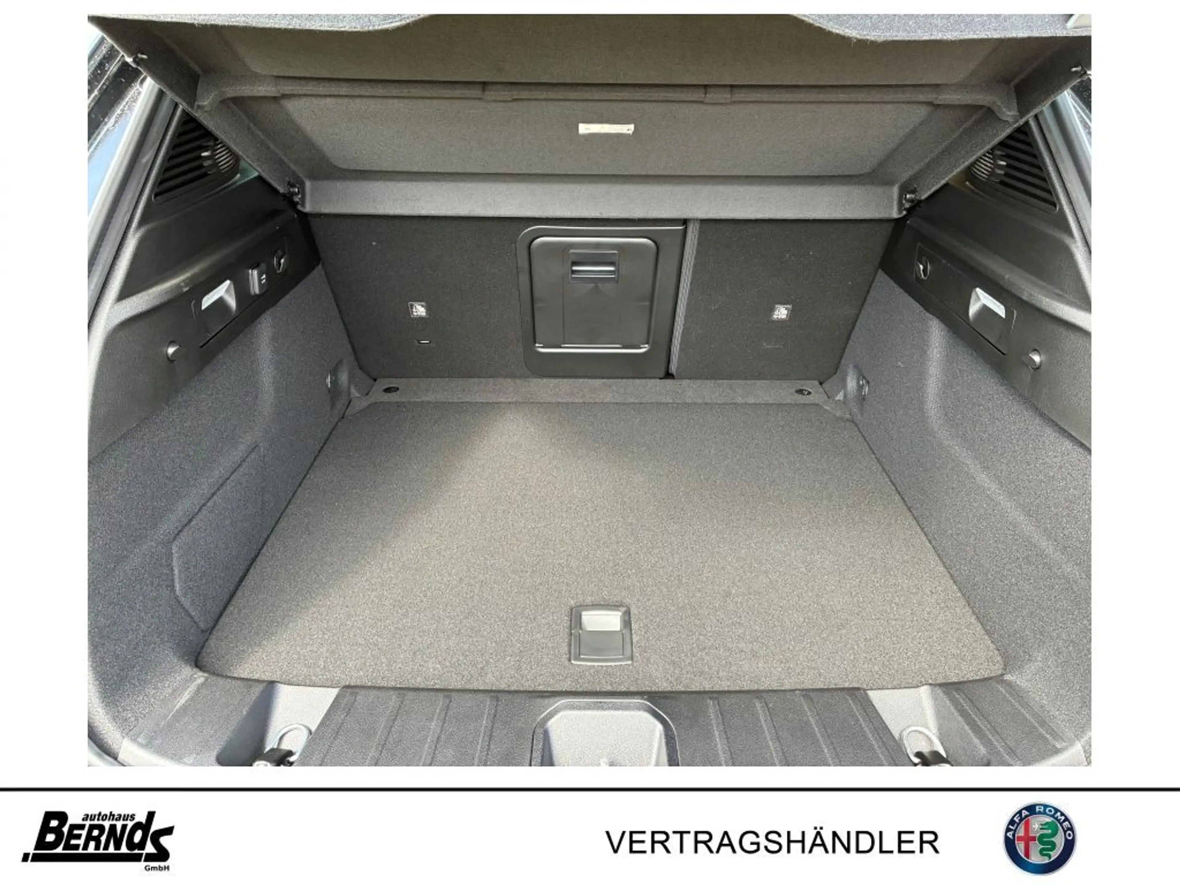 Alfa Romeo Tonale 1.5 VGT Hybrid Veloce — photo 9