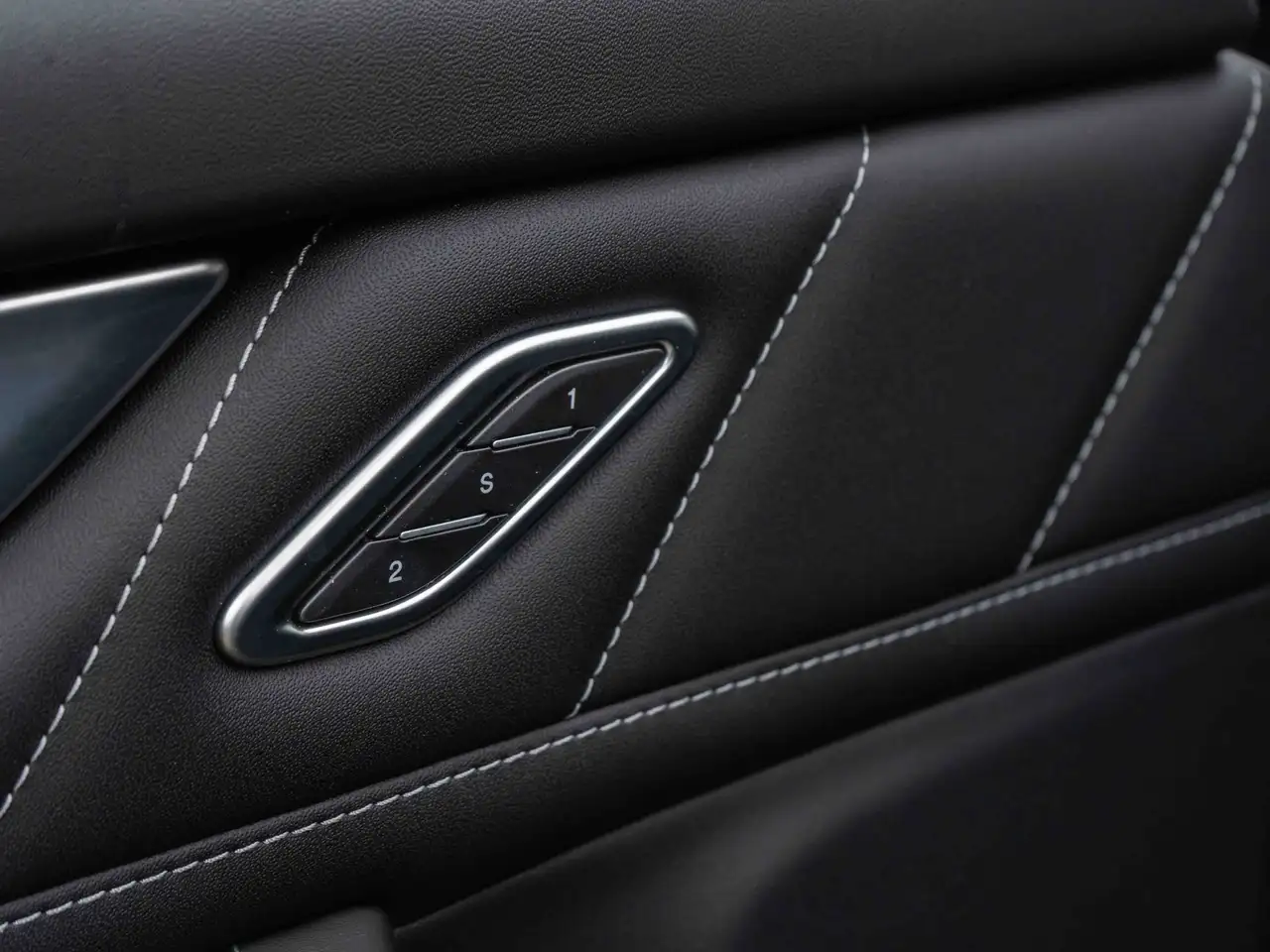 Maserati Levante 2023 — фото 15