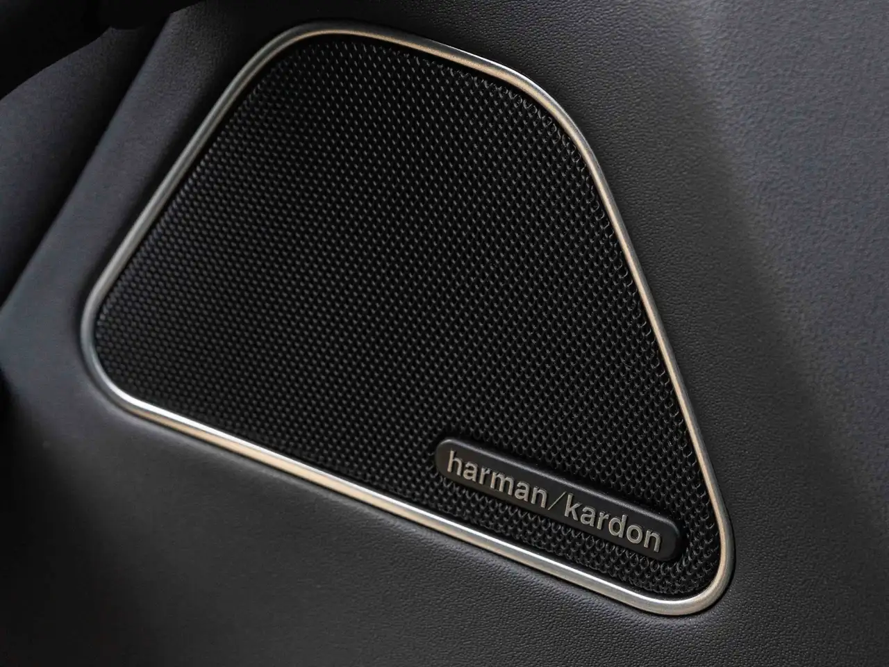 Maserati Levante 2023 — фото 13