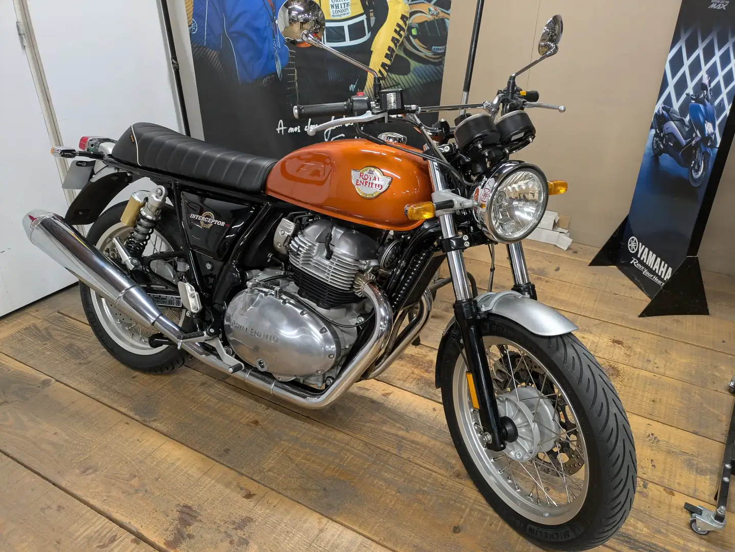 Royal Enfield Interceptor Orange - 1