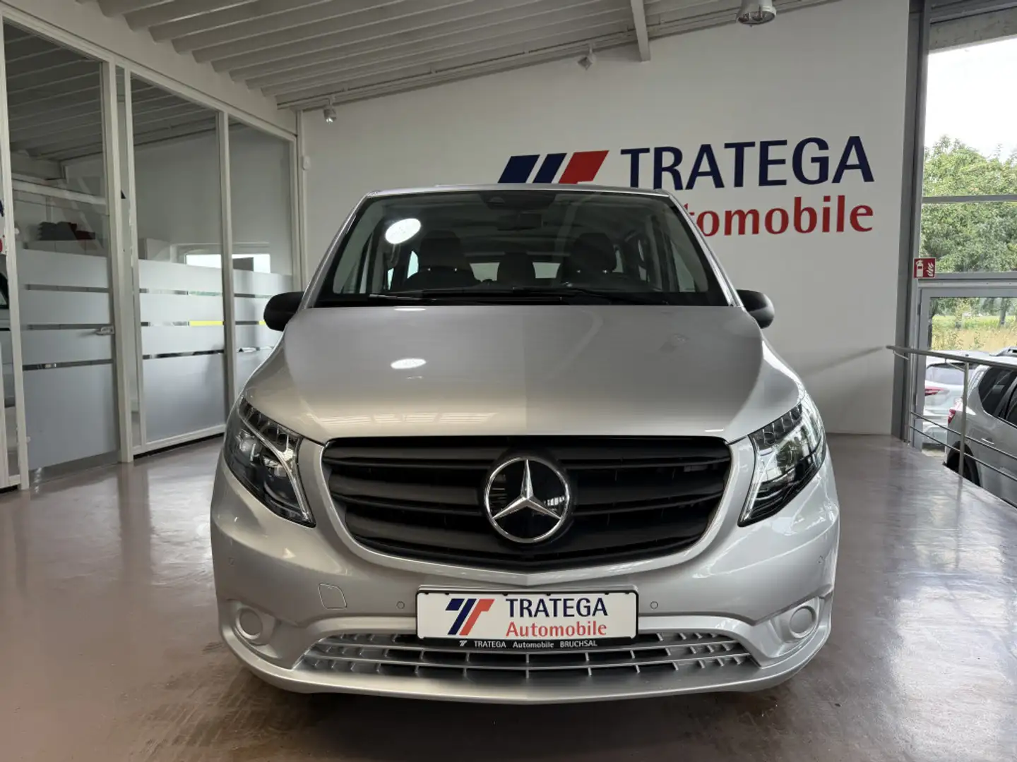 Mercedes-Benz Vito Tourer 116 CDI Pro lang AHK LED GJR MwSt. Argent - 2