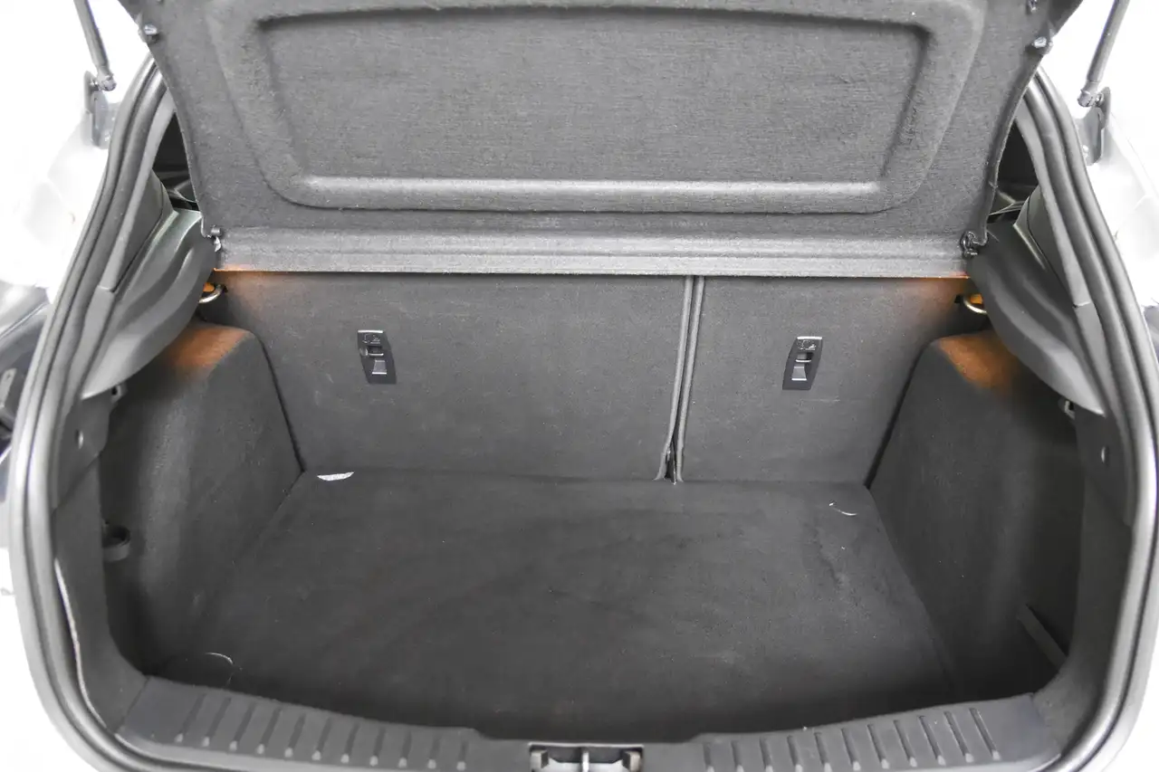 FORD FOCUS 2.0 ECOBOOST ST-3 252 ch AVANT BVM - CAMÉRA D'AIDE AU STATIONNEMENT - VOLANT EN CUIR - SIEGES RECARO