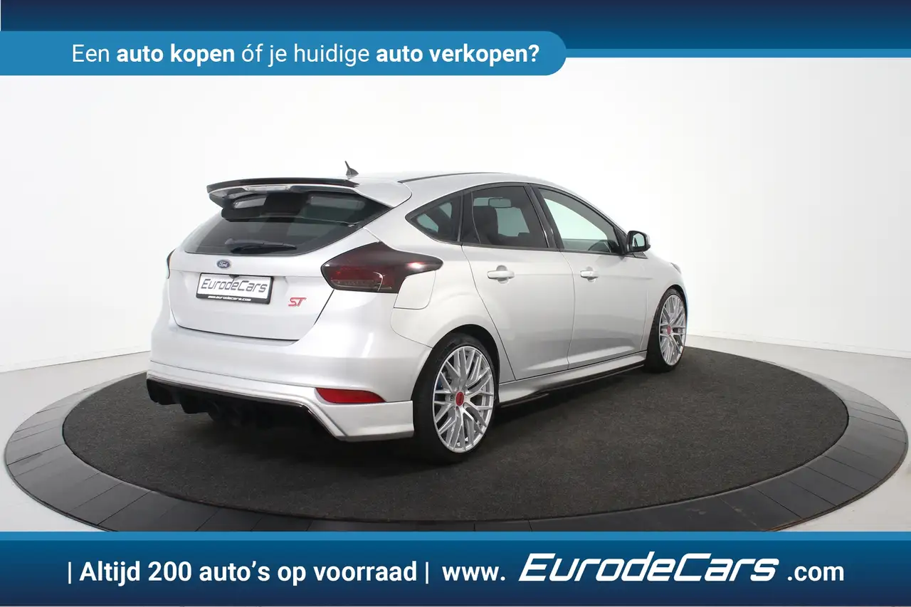 FORD FOCUS 2.0 ECOBOOST ST-3 252 ch AVANT BVM - CAMÉRA D'AIDE AU STATIONNEMENT - VOLANT EN CUIR - SIEGES RECARO
