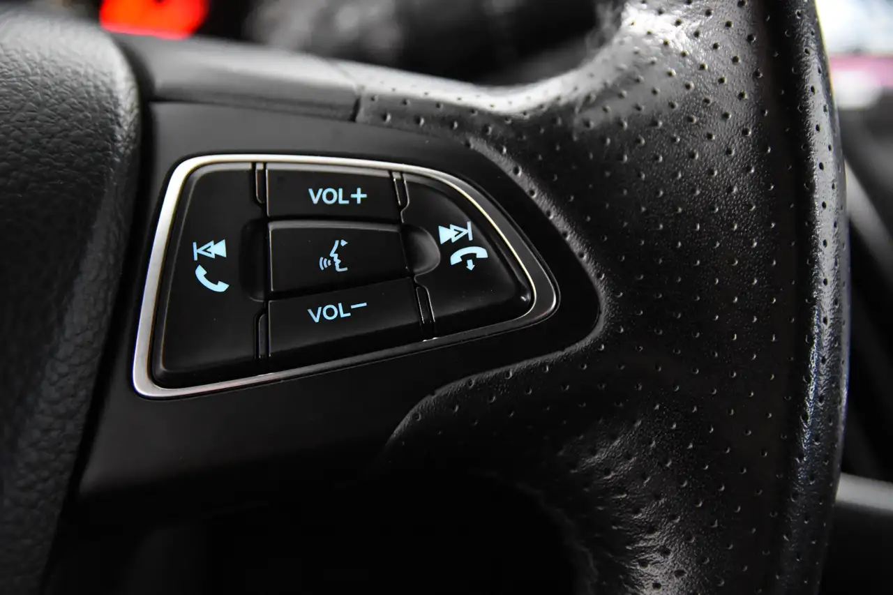 FORD FOCUS 2.0 ECOBOOST ST-3 252 ch AVANT BVM - CAMÉRA D'AIDE AU STATIONNEMENT - VOLANT EN CUIR - SIEGES RECARO