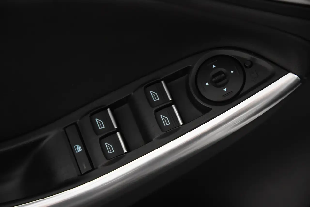 FORD FOCUS 2.0 ECOBOOST ST-3 252 ch AVANT BVM - CAMÉRA D'AIDE AU STATIONNEMENT - VOLANT EN CUIR - SIEGES RECARO