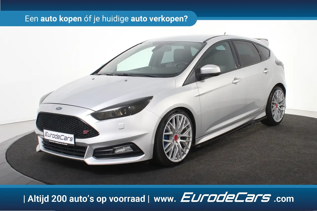 FORD FOCUS 2.0 ECOBOOST ST-3 252 ch AVANT BVM - CAMÉRA D'AIDE AU STATIONNEMENT - VOLANT EN CUIR - SIEGES RECARO