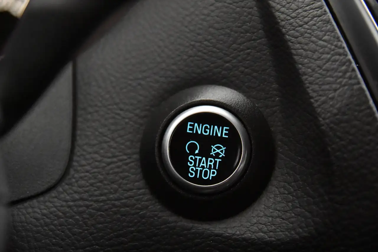 FORD FOCUS 2.0 ECOBOOST ST-3 252 ch AVANT BVM - CAMÉRA D'AIDE AU STATIONNEMENT - VOLANT EN CUIR - SIEGES RECARO