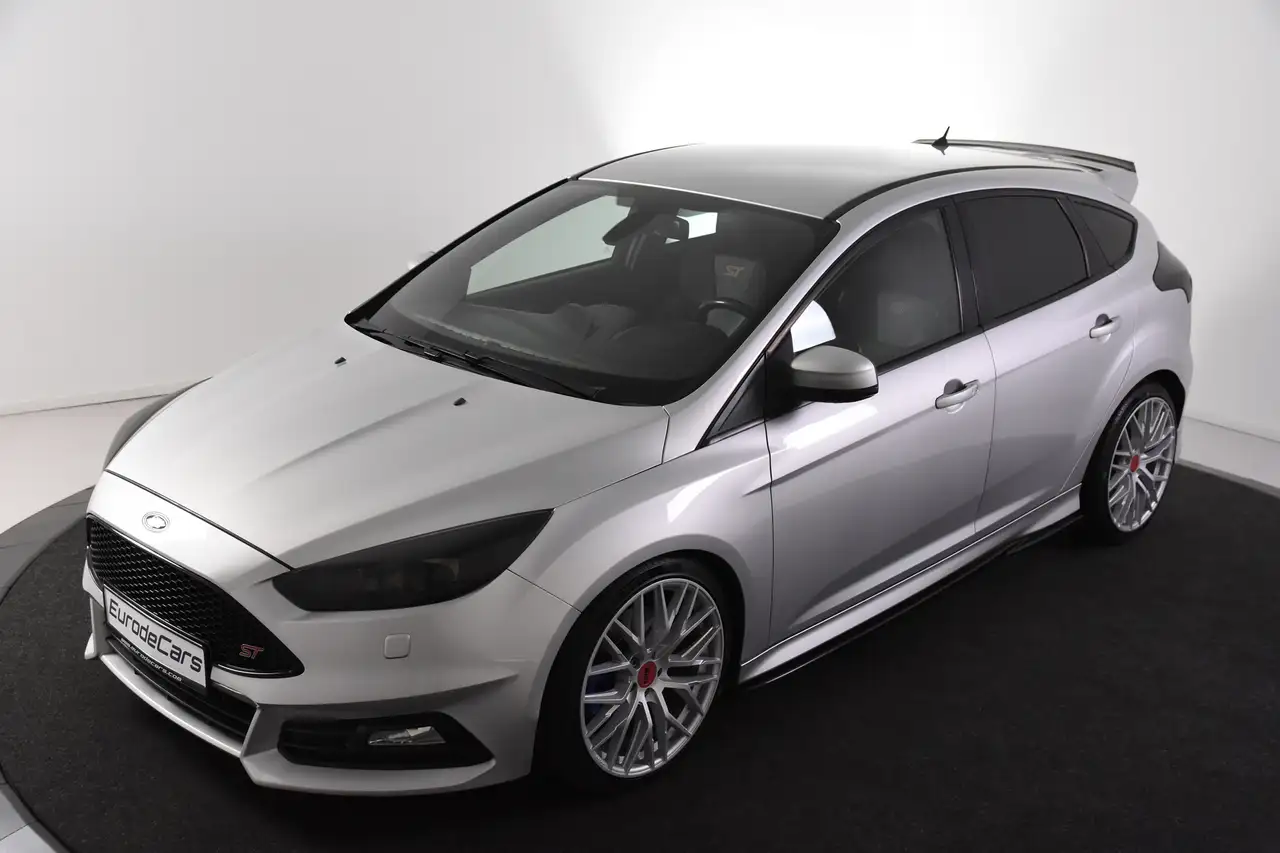 FORD FOCUS 2.0 ECOBOOST ST-3 252 ch AVANT BVM - CAMÉRA D'AIDE AU STATIONNEMENT - VOLANT EN CUIR - SIEGES RECARO