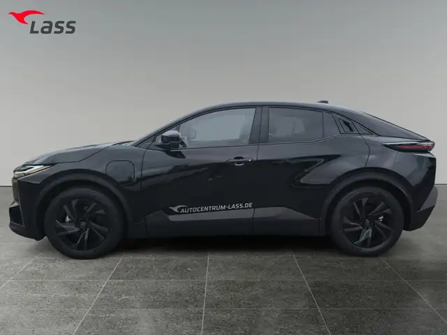 Toyota C-HR view 3