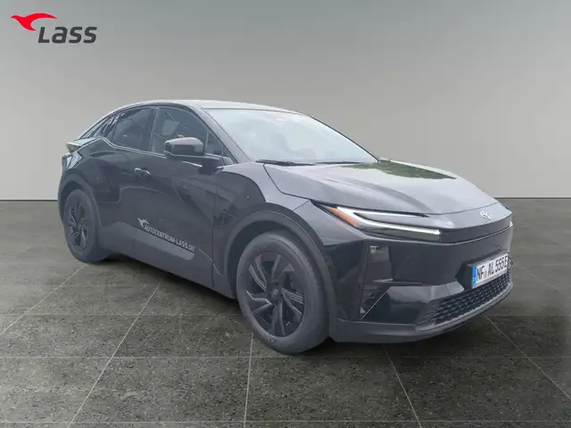 Toyota C-HR view 8