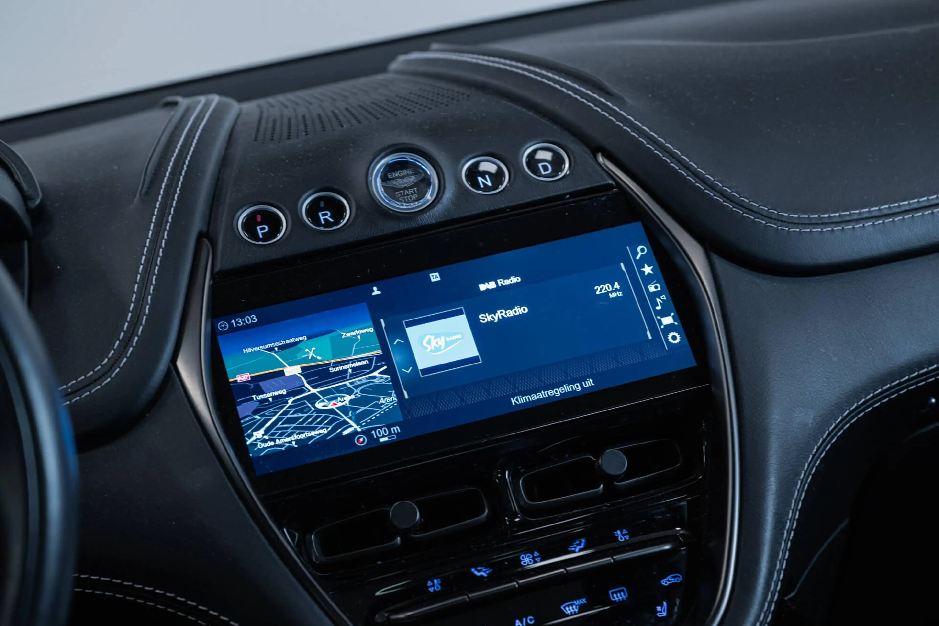 Aston Martin DBX 4.0 V8 | Onyx Black | Incl. BPM | — photo 11