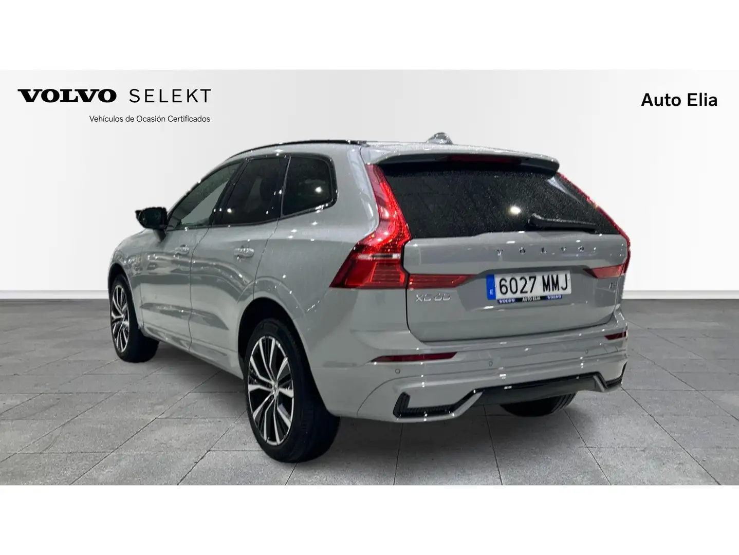 Volvo XC60 B4 Plus Dark FWD Aut. Gris - 2