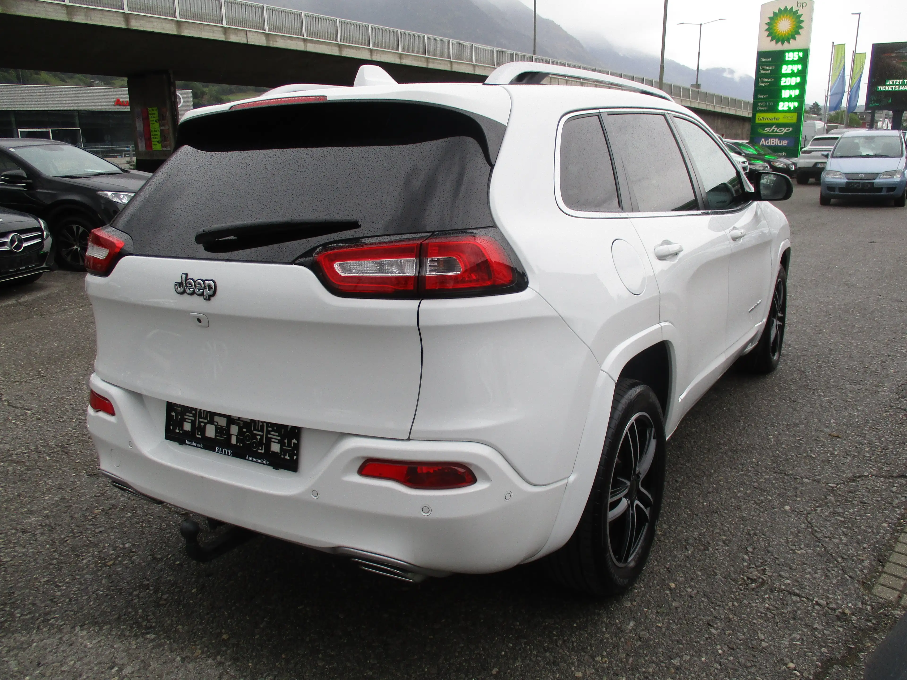 Jeep Cherokee — photo 6