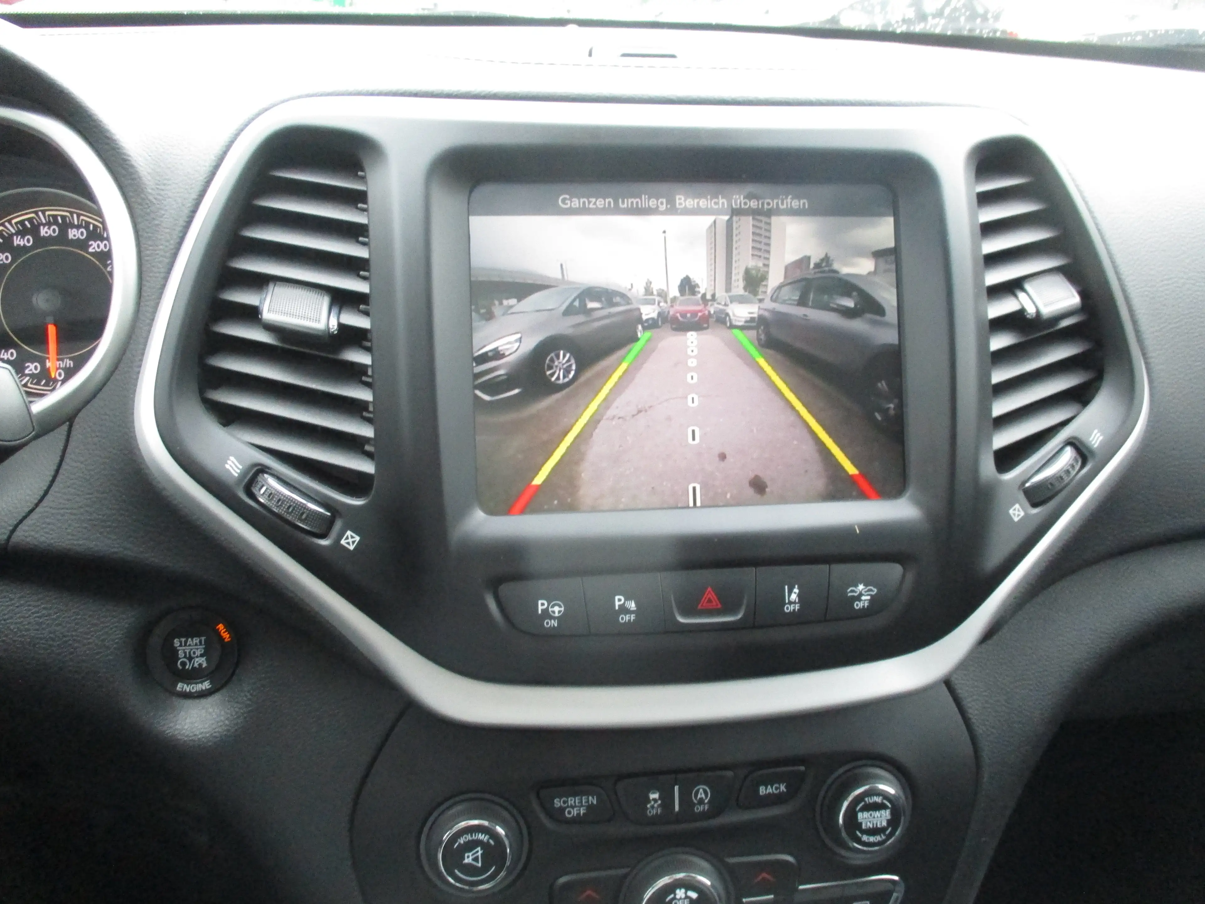 Jeep Cherokee — photo 8