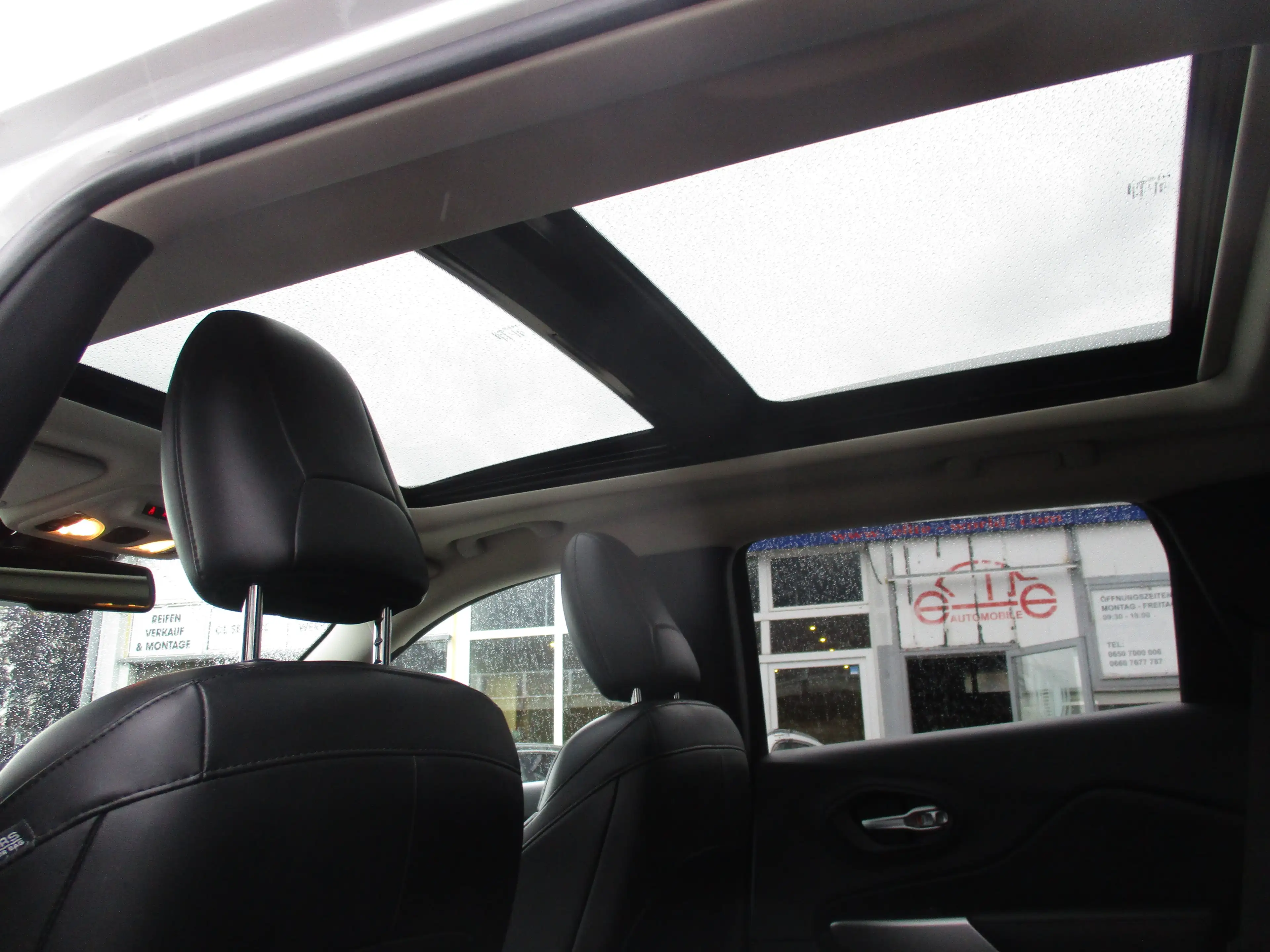 Jeep Cherokee — photo 13
