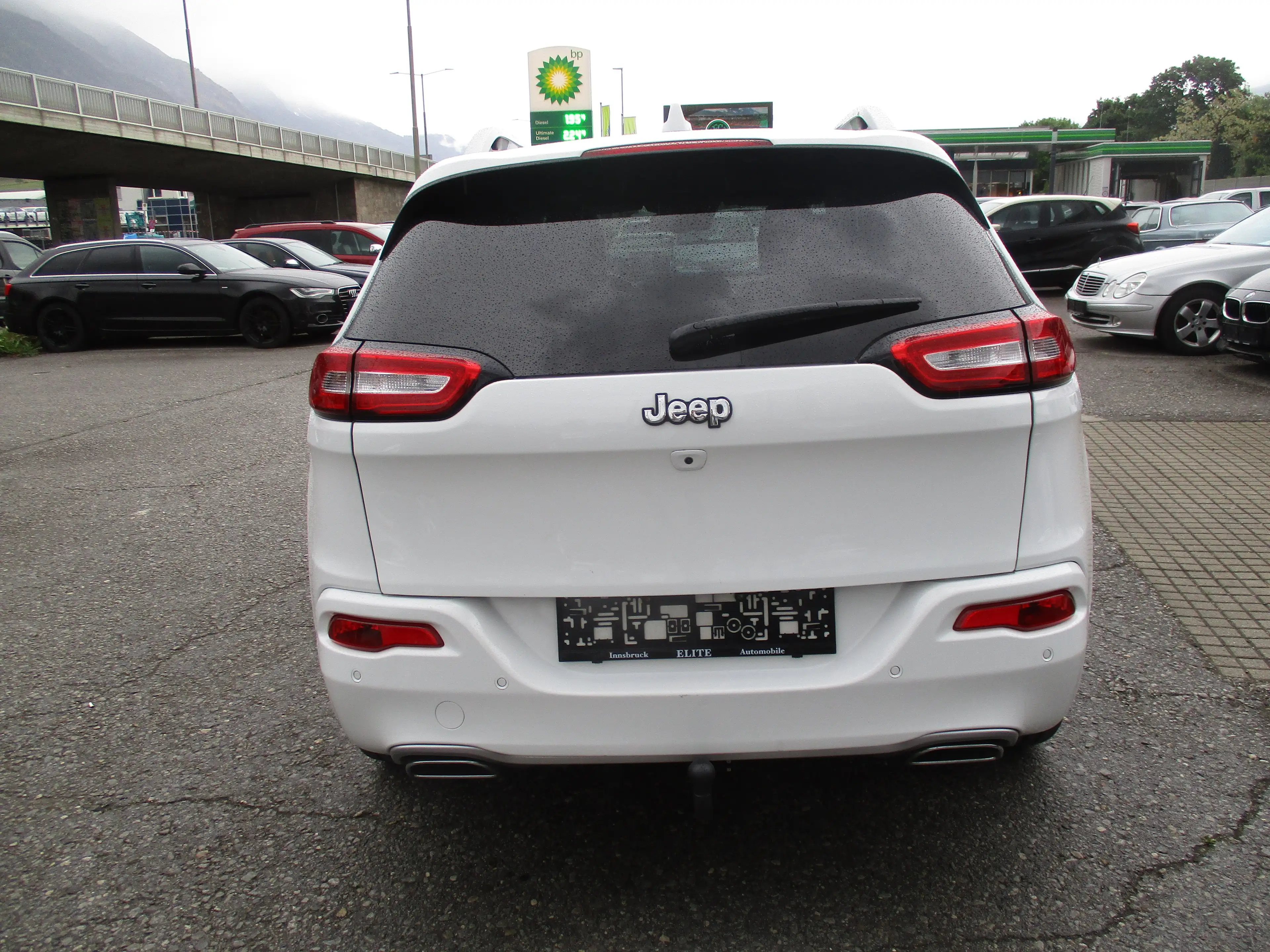 Jeep Cherokee — photo 5