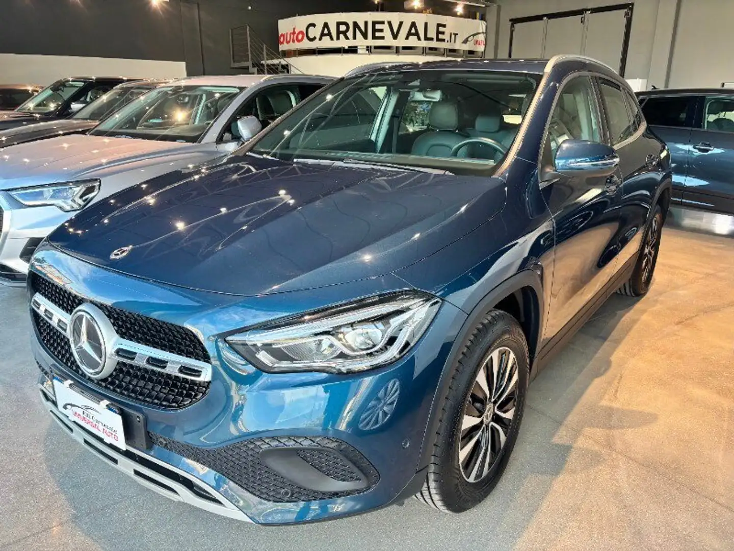 Mercedes-Benz GLA 250 GLA 250 e EQ-Power Automatic Business Extra Bleu - 1