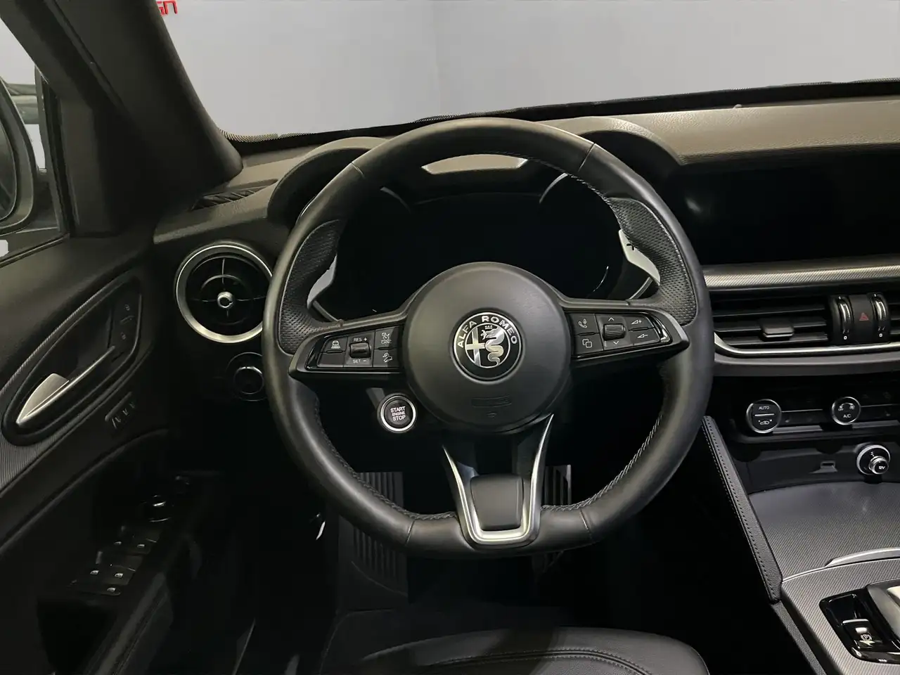 Alfa Romeo Stelvio 2024 — фото 12