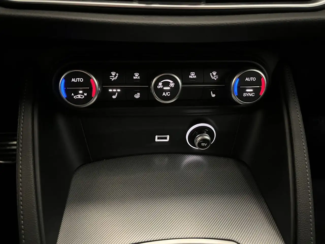 Alfa Romeo Stelvio 2024 — фото 25