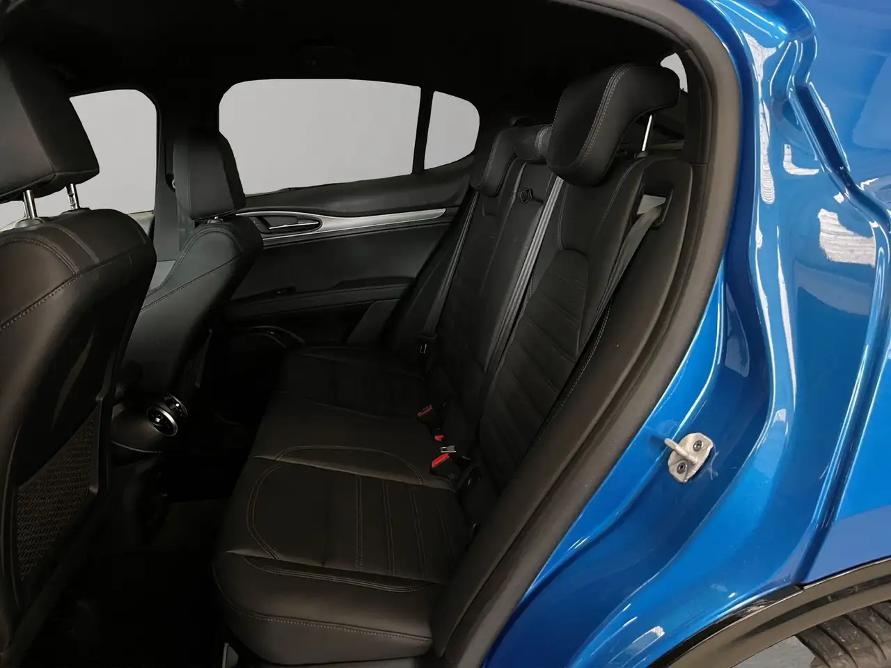 Alfa Romeo Stelvio 2024 — фото 14