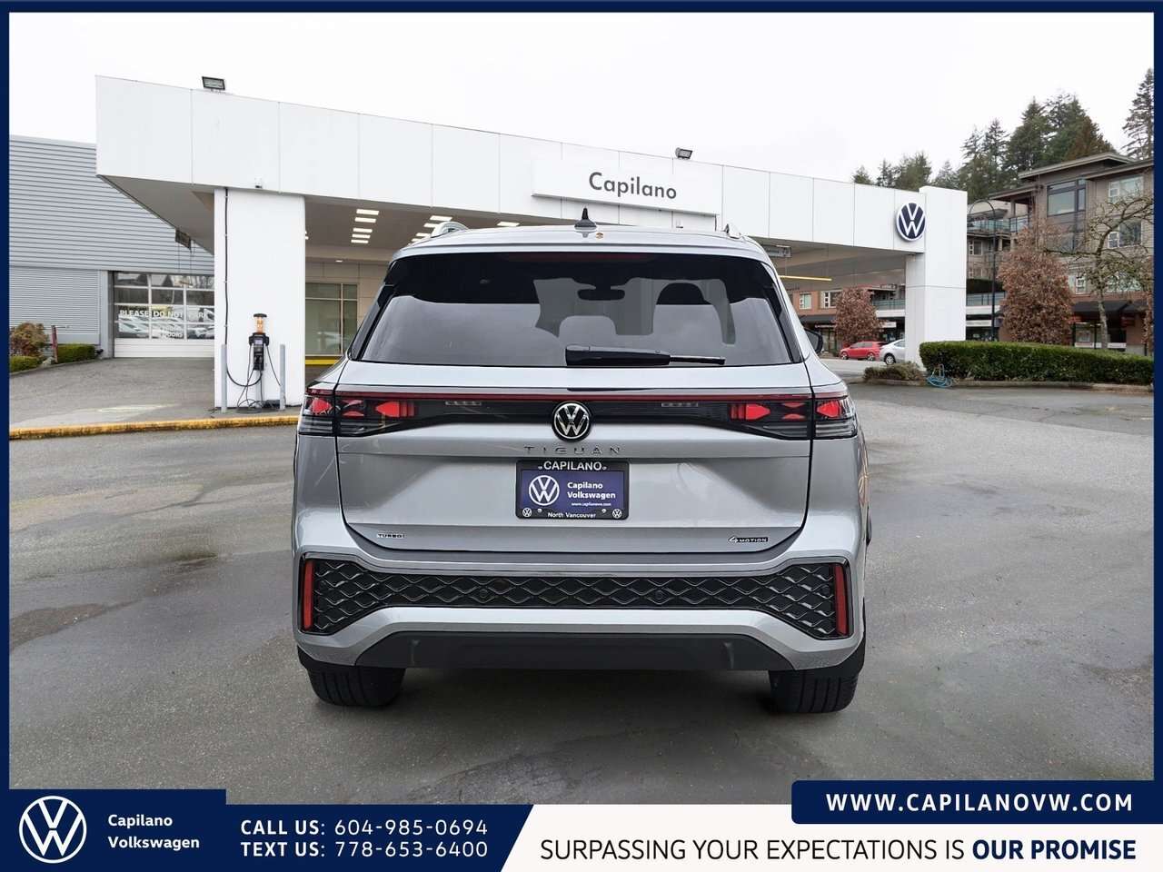 2026 Volkswagen Tiguan Highline Turbo R-Line Just Arrived! Local Vehicle, — photo 5