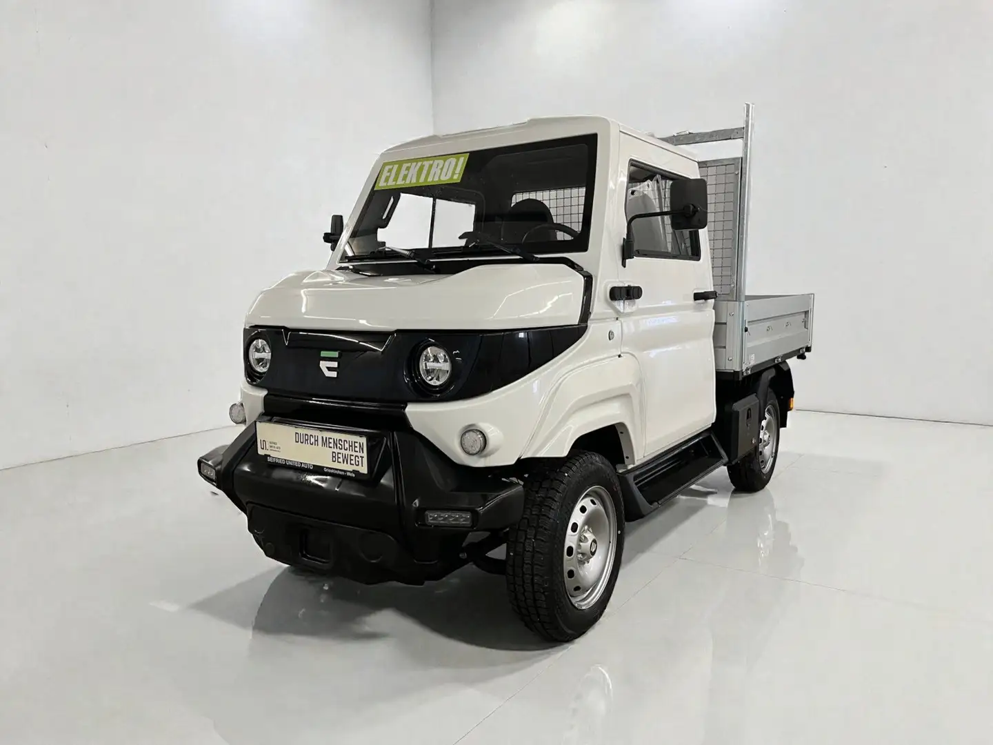 Evum aCar Pritsche Allrad mit Aufprallgitter und 6 Zurr Weiß - 2