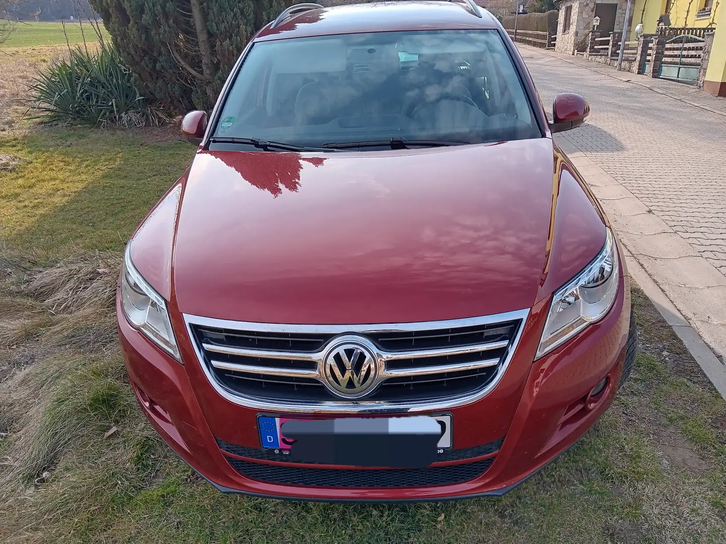 Volkswagen Tiguan 2.0 TDI DPF Trend Rot - 1