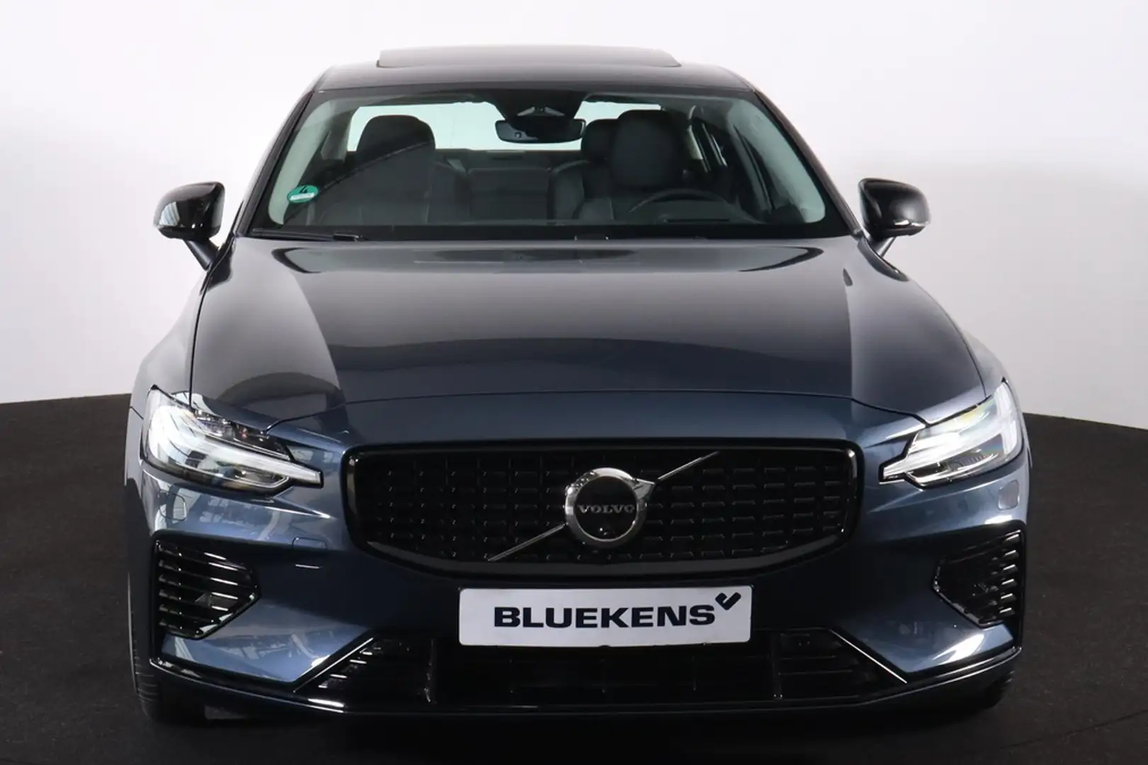 Volvo S60 Recharge T8 AWD Plus Dark - LONG RANGE - Panorama/ Blau - 2