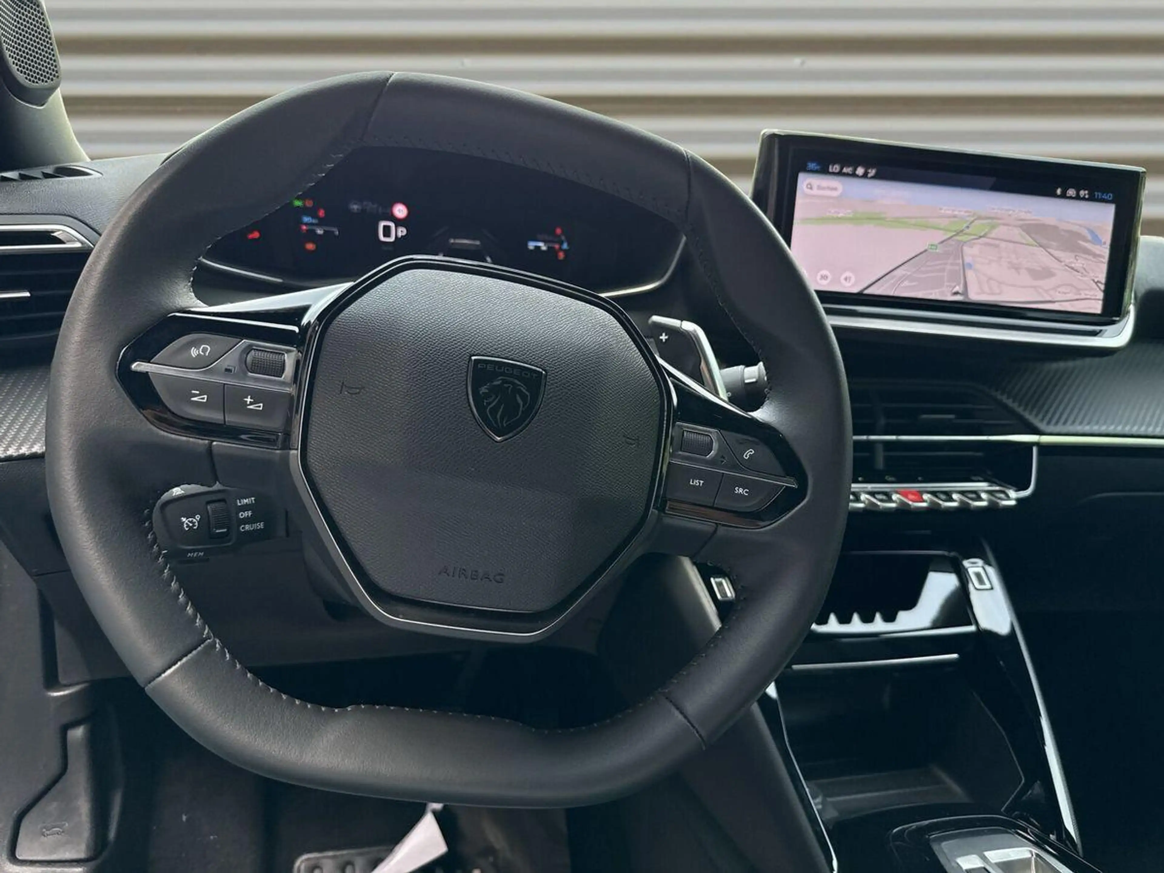 Peugeot 2008 1.2 PureTech Allure EAT8 Navi+R-Kam+LED+ACC+PDC+ — photo 15