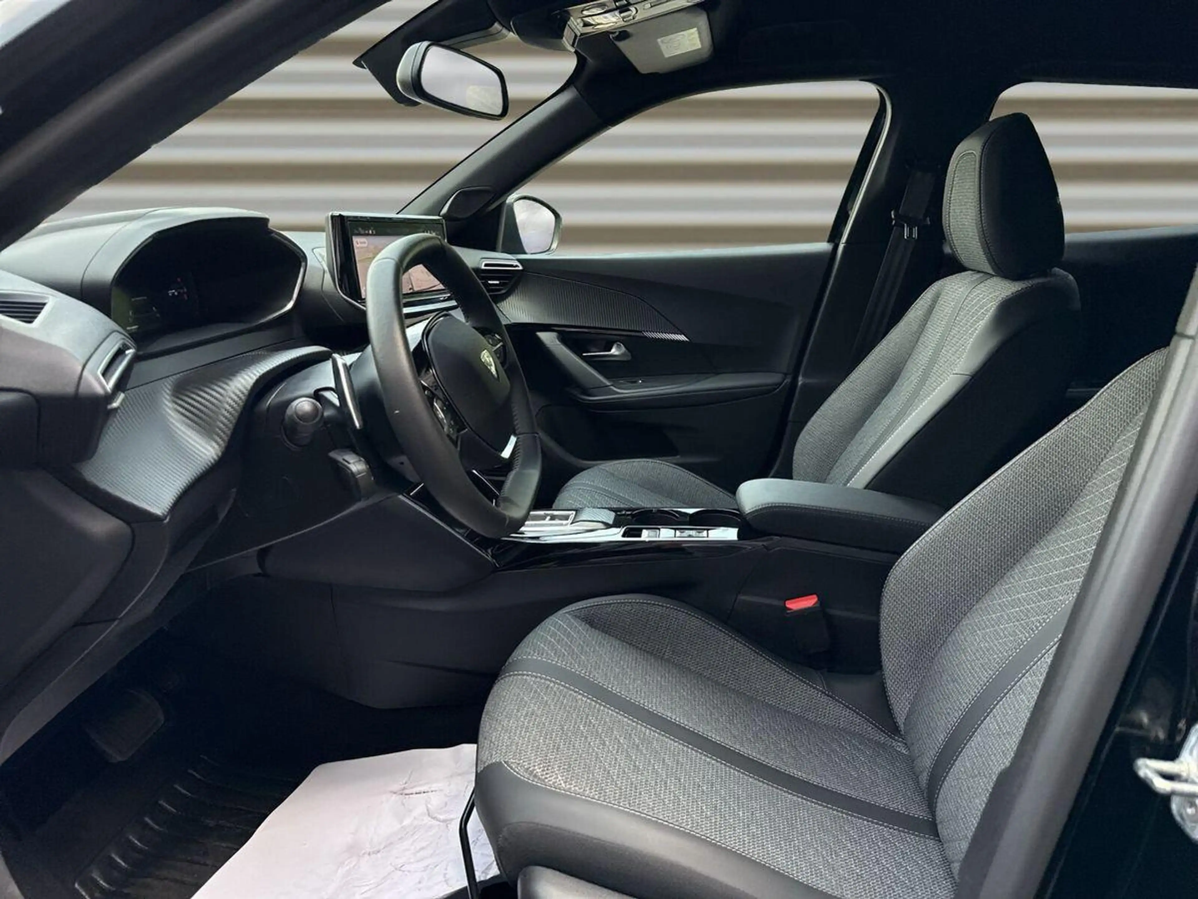 Peugeot 2008 1.2 PureTech Allure EAT8 Navi+R-Kam+LED+ACC+PDC+ — photo 11