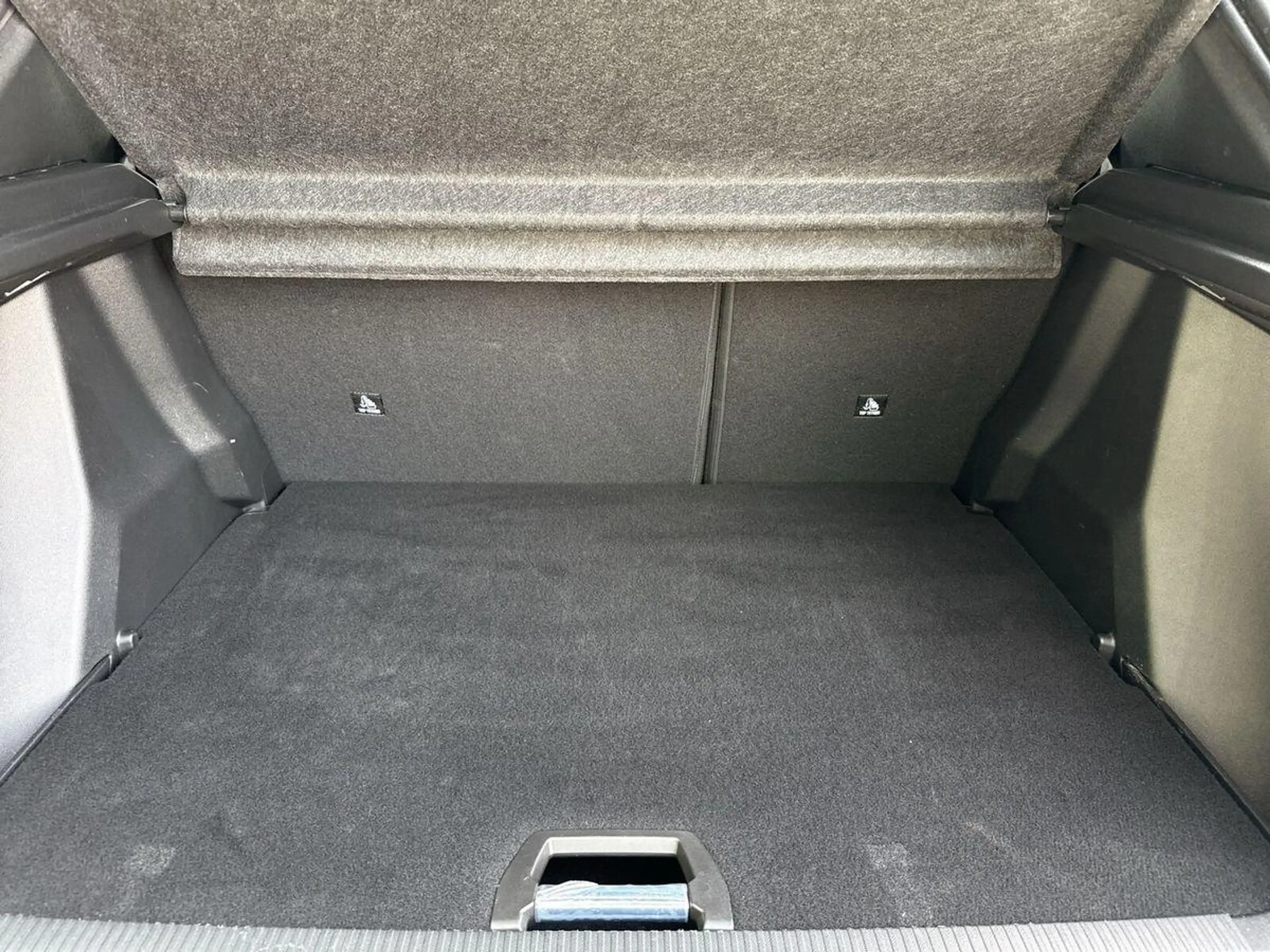 Peugeot 2008 1.2 PureTech Allure EAT8 Navi+R-Kam+LED+ACC+PDC+ — photo 5