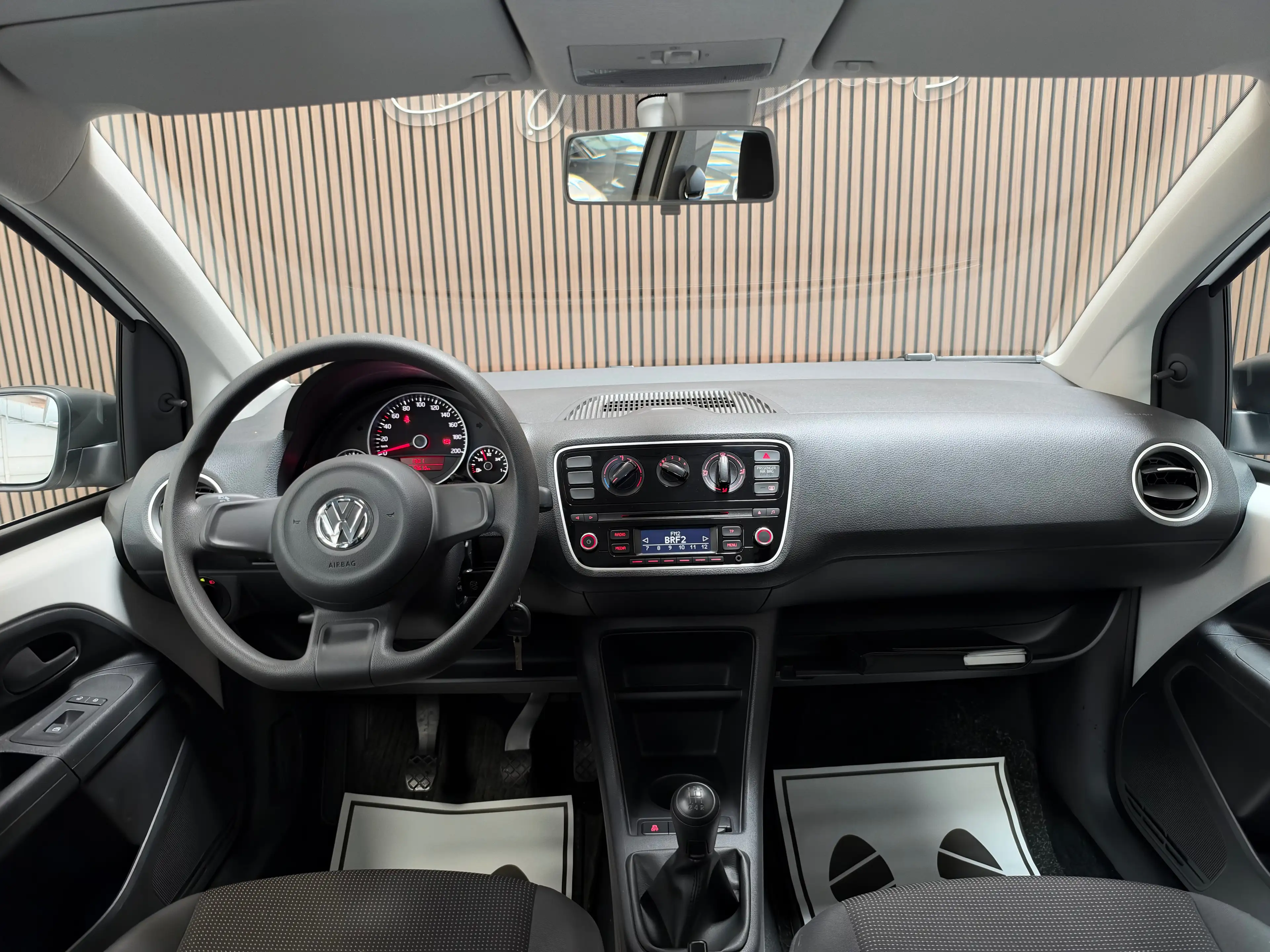 Volkswagen up! Up! 1.0i High up! — photo 9