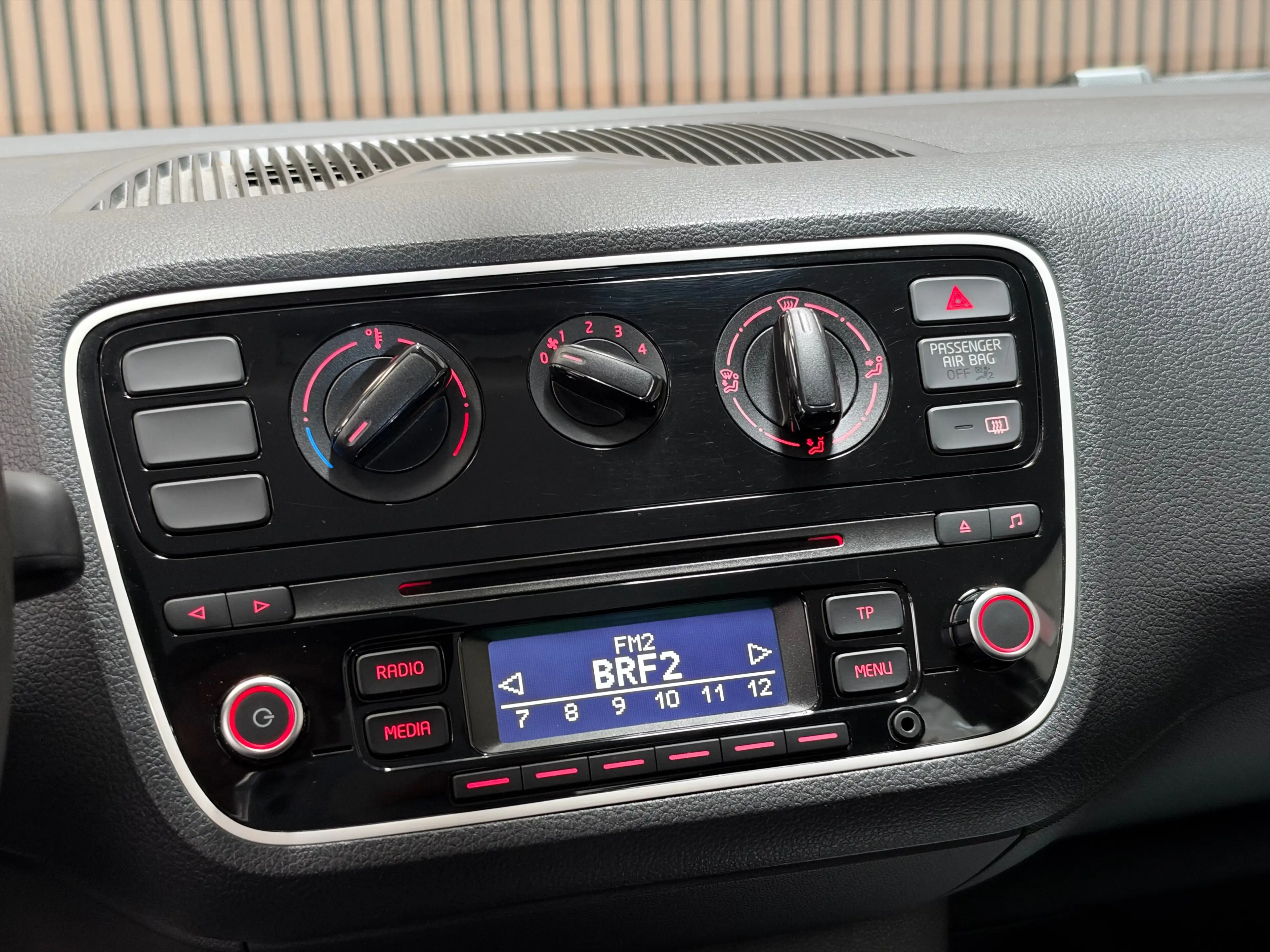 Volkswagen up! Up! 1.0i High up! — photo 11